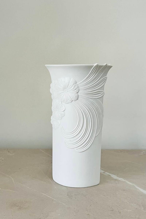 Vase blanc en porcelaine biscuit Kaiser