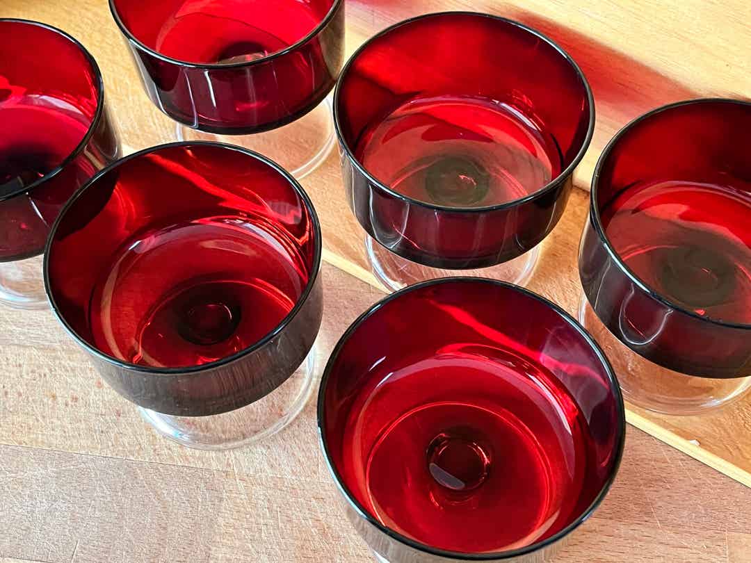 6 coupes vintage rouges rubis Années 70