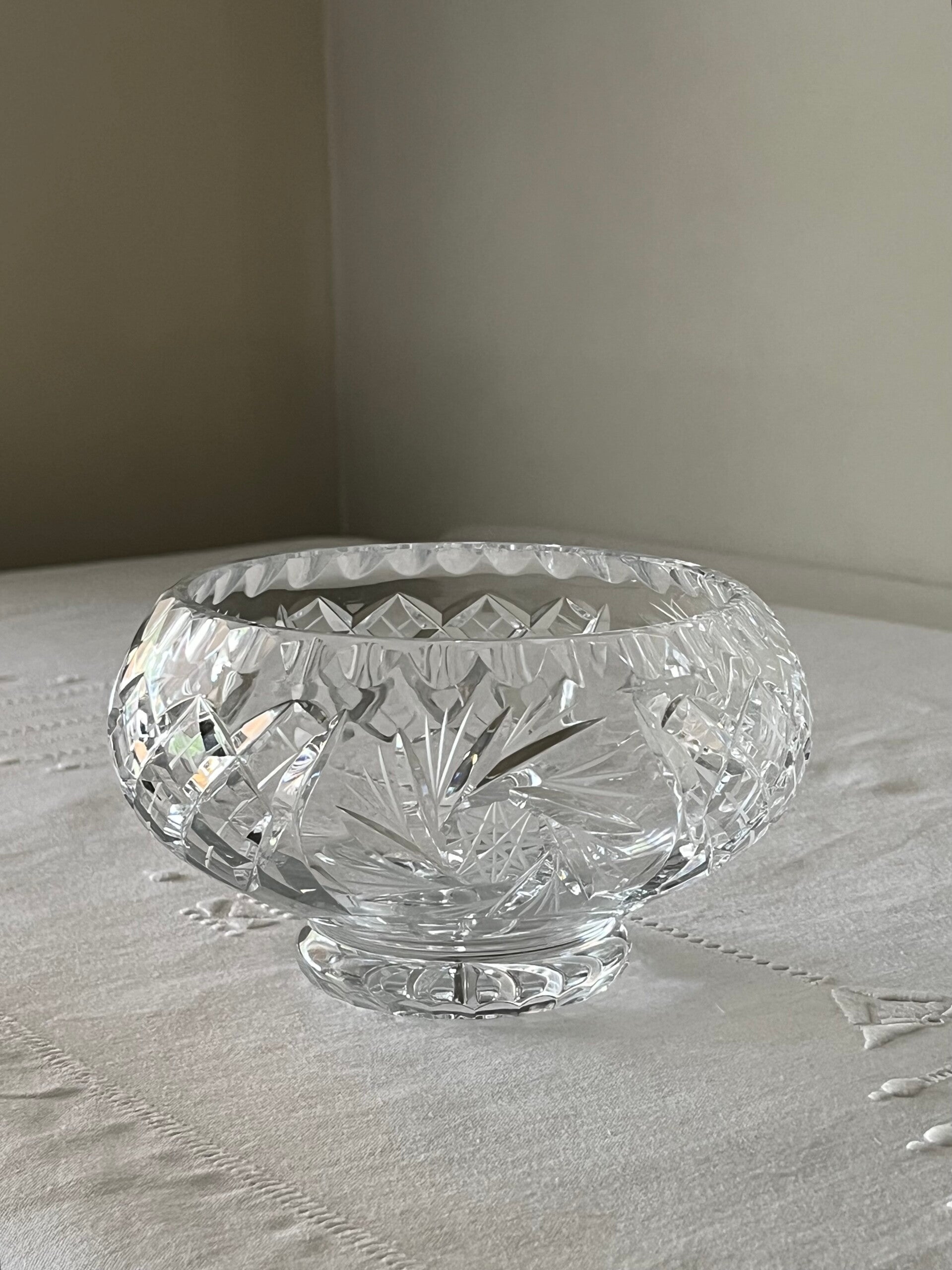 Coupe ou bonbonnière en cristal taillé vintage