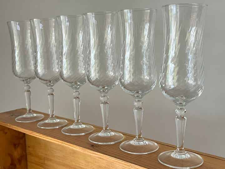 6 flûtes  à champagne en verre torsadé