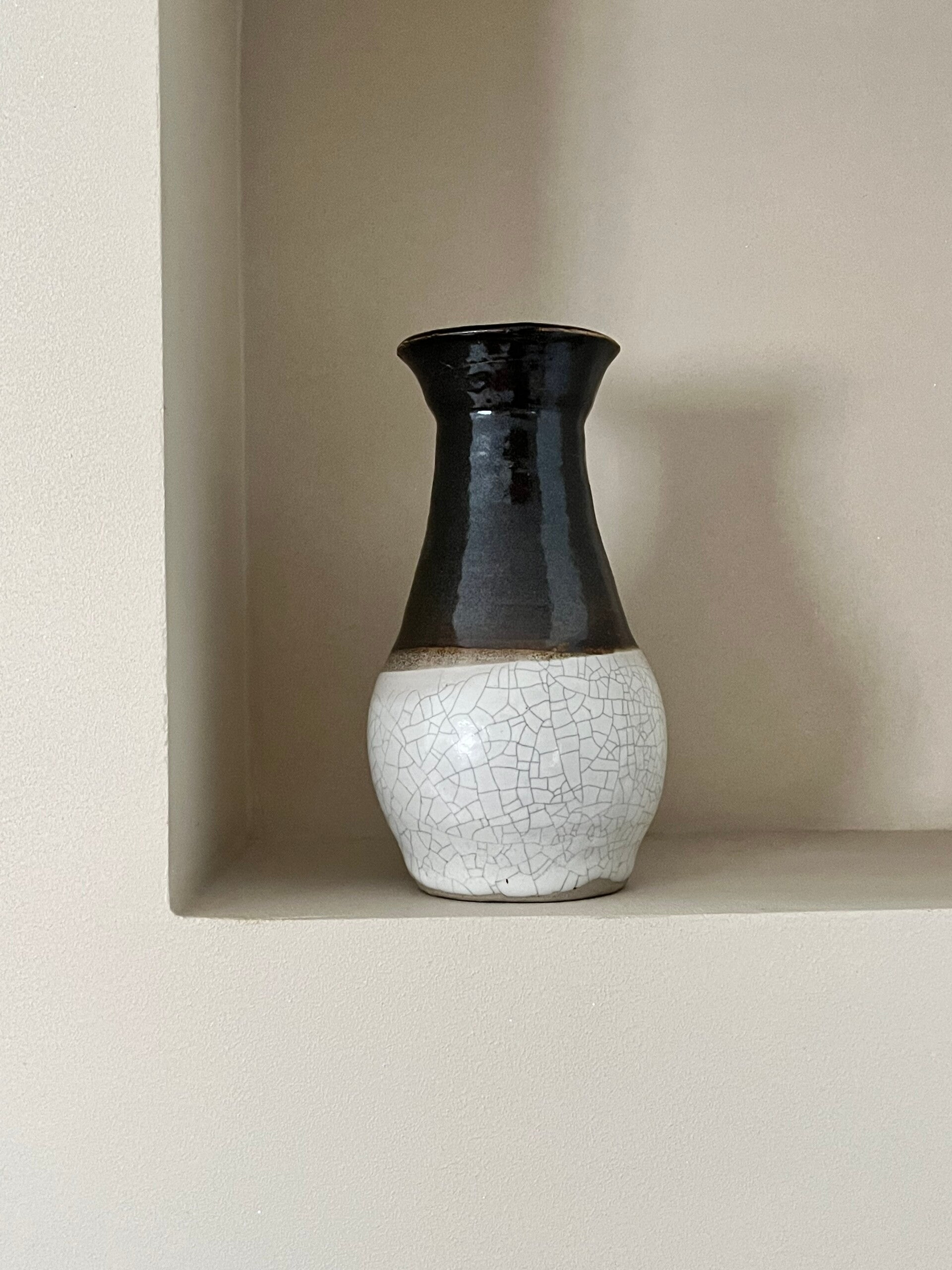 Two-tone ceramic vase