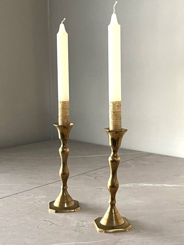Paire de bougeoirs anciens en laiton