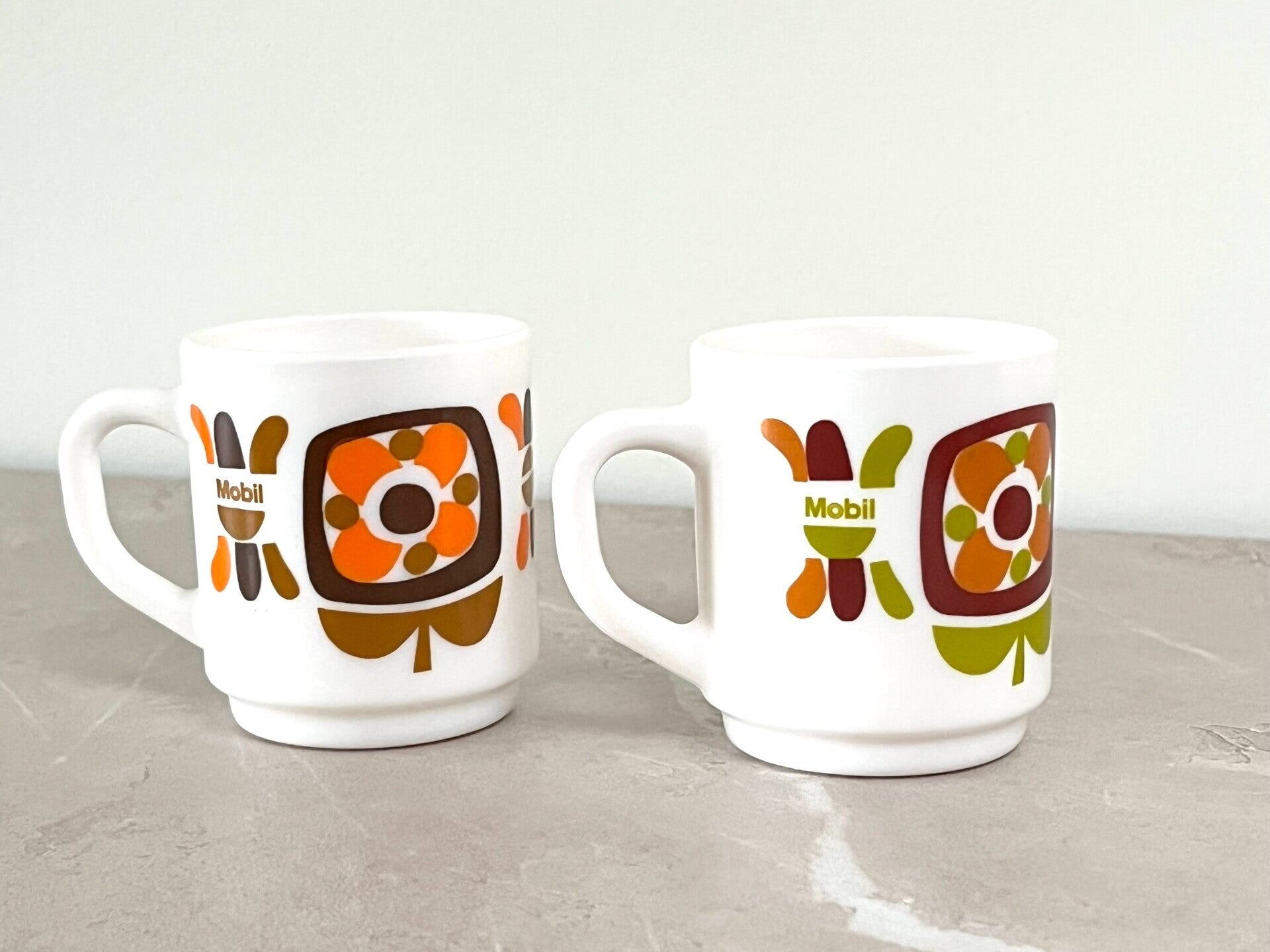2 petites tasses Arcopal Mobil