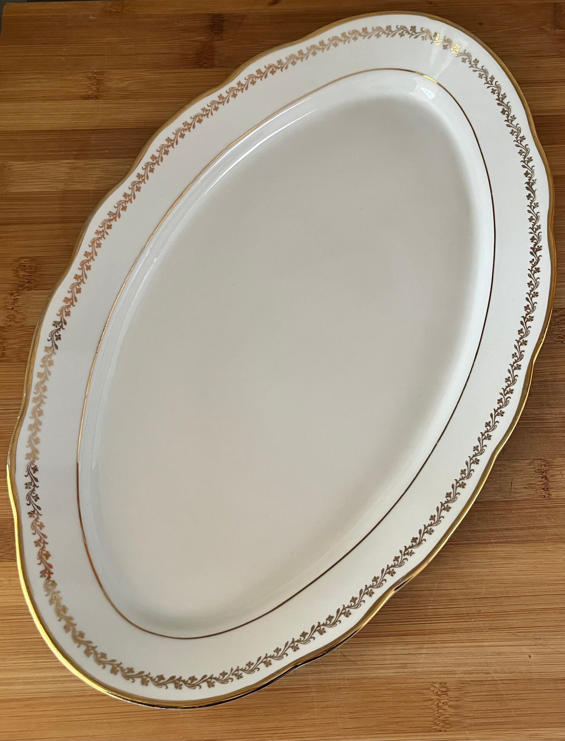 Plat ovale F.D. -  F. Deshoulières Chauvigny