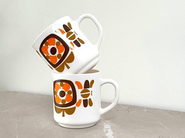 2 mugs tasses Arcopal Mobil