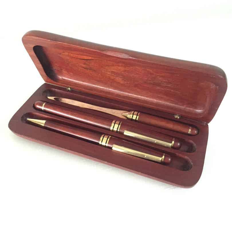 Jolie parure de stylos en bois