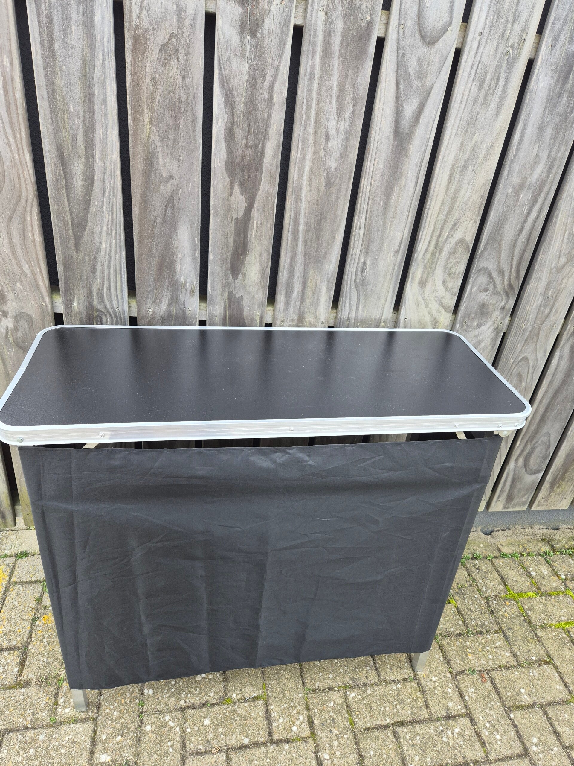 Inklapbare tafel. Te huur voor 5,00 euro per dag
