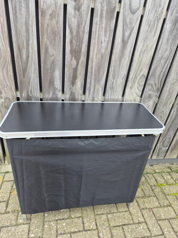 Inklapbare tafel. Te huur voor 5,00 euro per dag