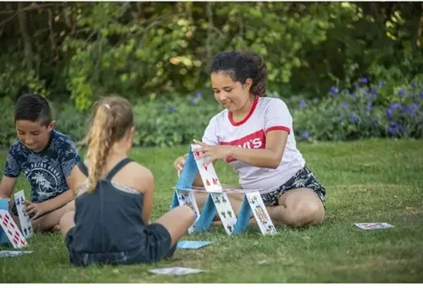 Outdoor play kaartspel XXL, te huur voor 10 euro per dag.