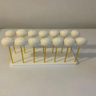 white-cake-pops-standard-5vbeki.jpg