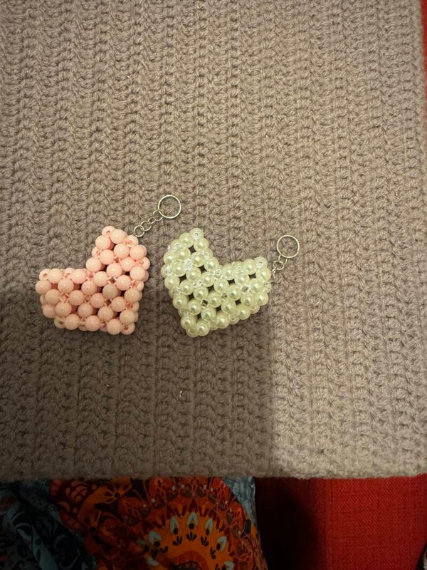 Pink heart and white heart keychains