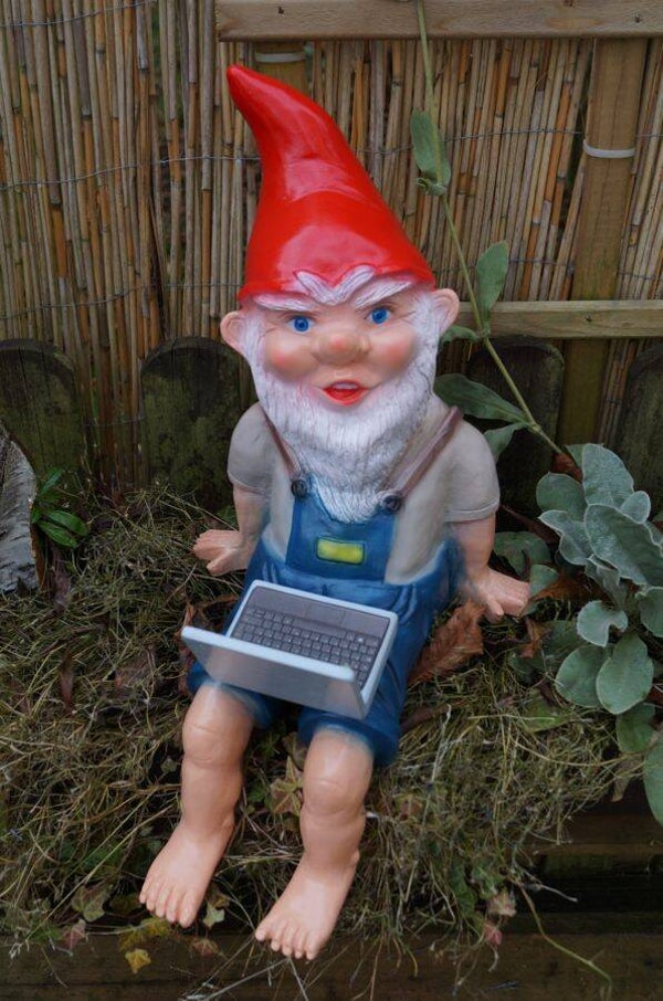 Gartenzwerg mit Laptop Computer - 1300450