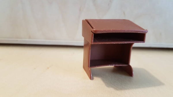 Lessenaar Bruin   #E24