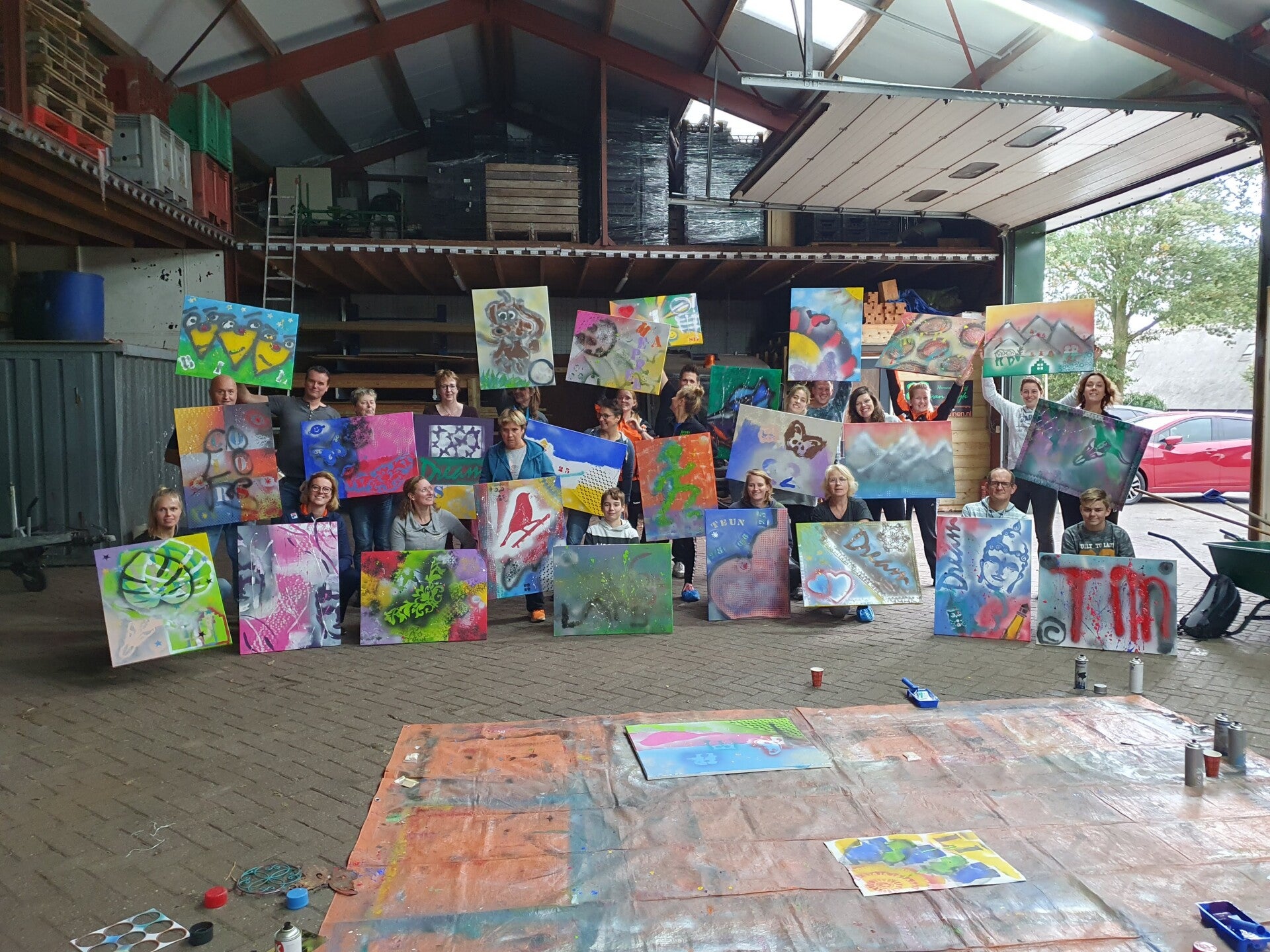 workshop graffiti modern schilderen, workshop, workshop Drenthe, workshops Drenthe, creatieve workshop, creatieve workshops, bedrijfsuitje Drenthe, creatief uitje Drenthe, workshop mannen, workshop 10 personen of meer, workshop grote groepen, Brood schild