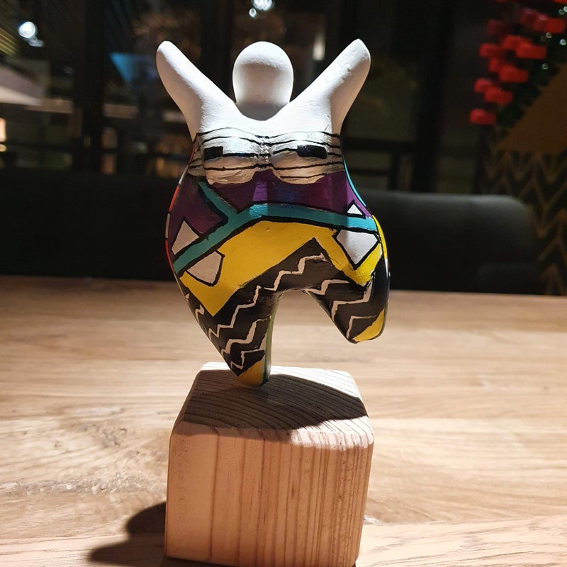 vrolijk persoon, macramé plantenhanger maken, workshop familiedag, worshop, workshop teambuilding, workshop creatief, servies beschilderen workshop, vrijgezellenavond, workshops op locatie, eierbord, dikke dames beeldjes om zelf te schilderen