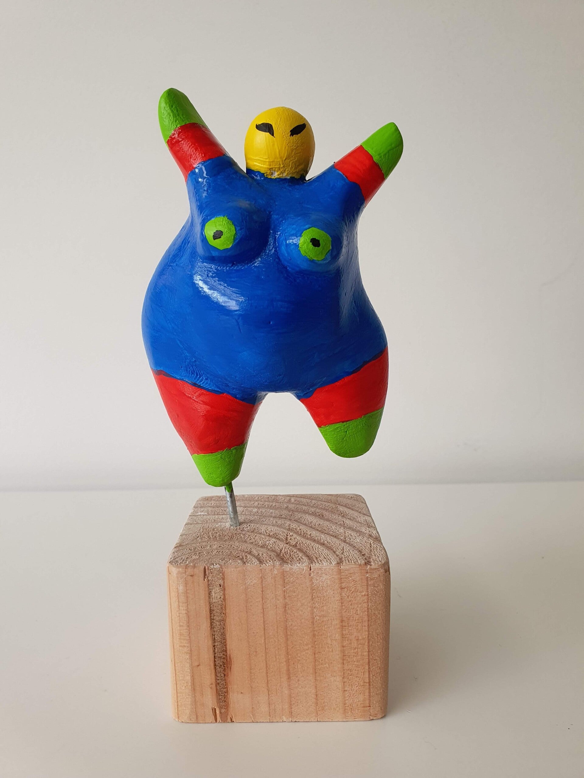 afdelingsuitje, macrame workshop, vriendinnen uitjes, beeldjes dikke dames, keramiek schilderen, taartsmaken, sieraden maken workshop, moeder dochter dag, vrolijk schilderij dikke dames, servies beschilderen, familiedag drenthe, porselein schilderen