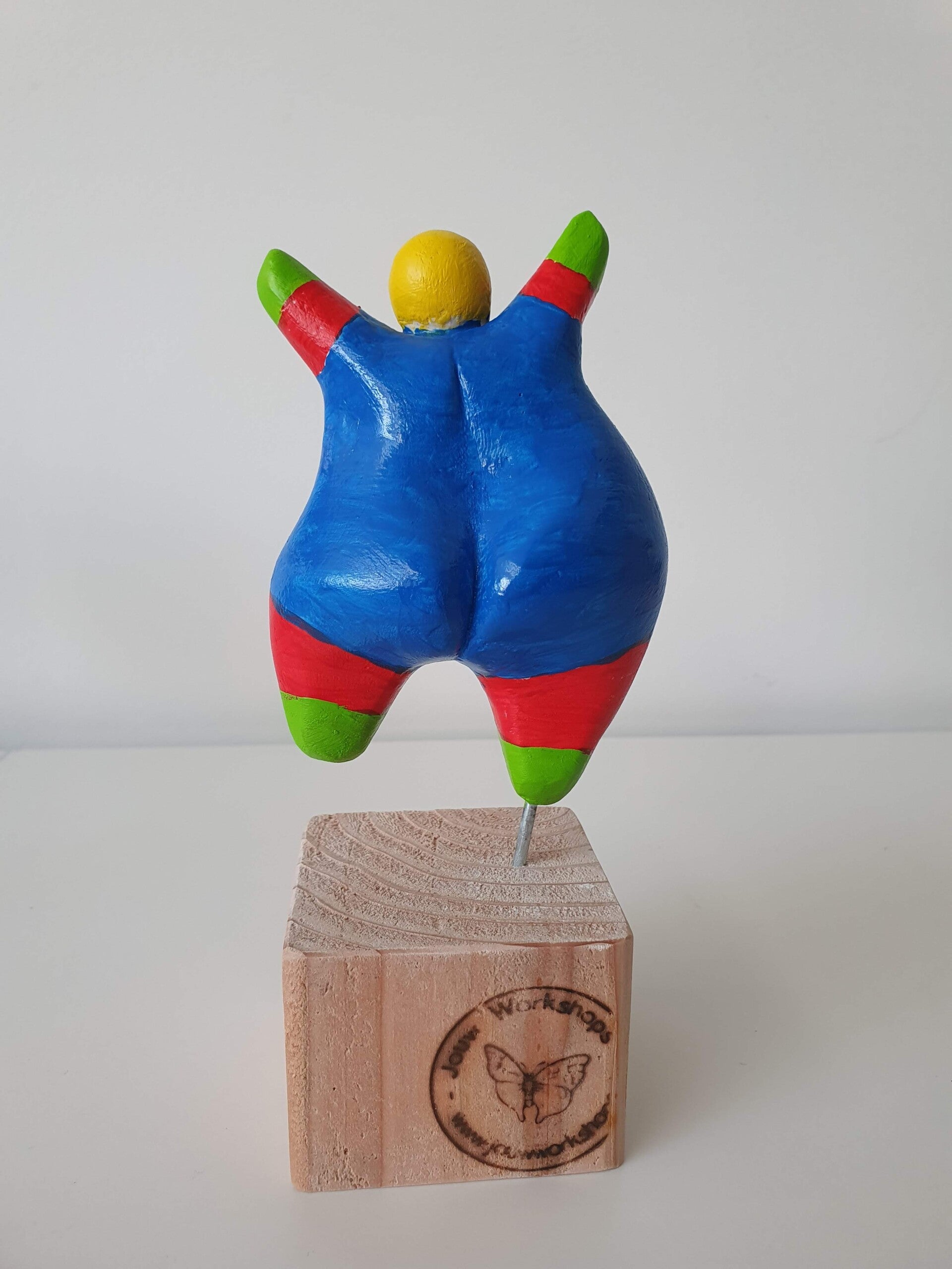 afdelingsuitje, macrame workshop, vriendinnen uitjes, beeldjes dikke dames, keramiek schilderen, taartsmaken, sieraden maken workshop, moeder dochter dag, vrolijk schilderij dikke dames, servies beschilderen, familiedag drenthe, porselein schilderen