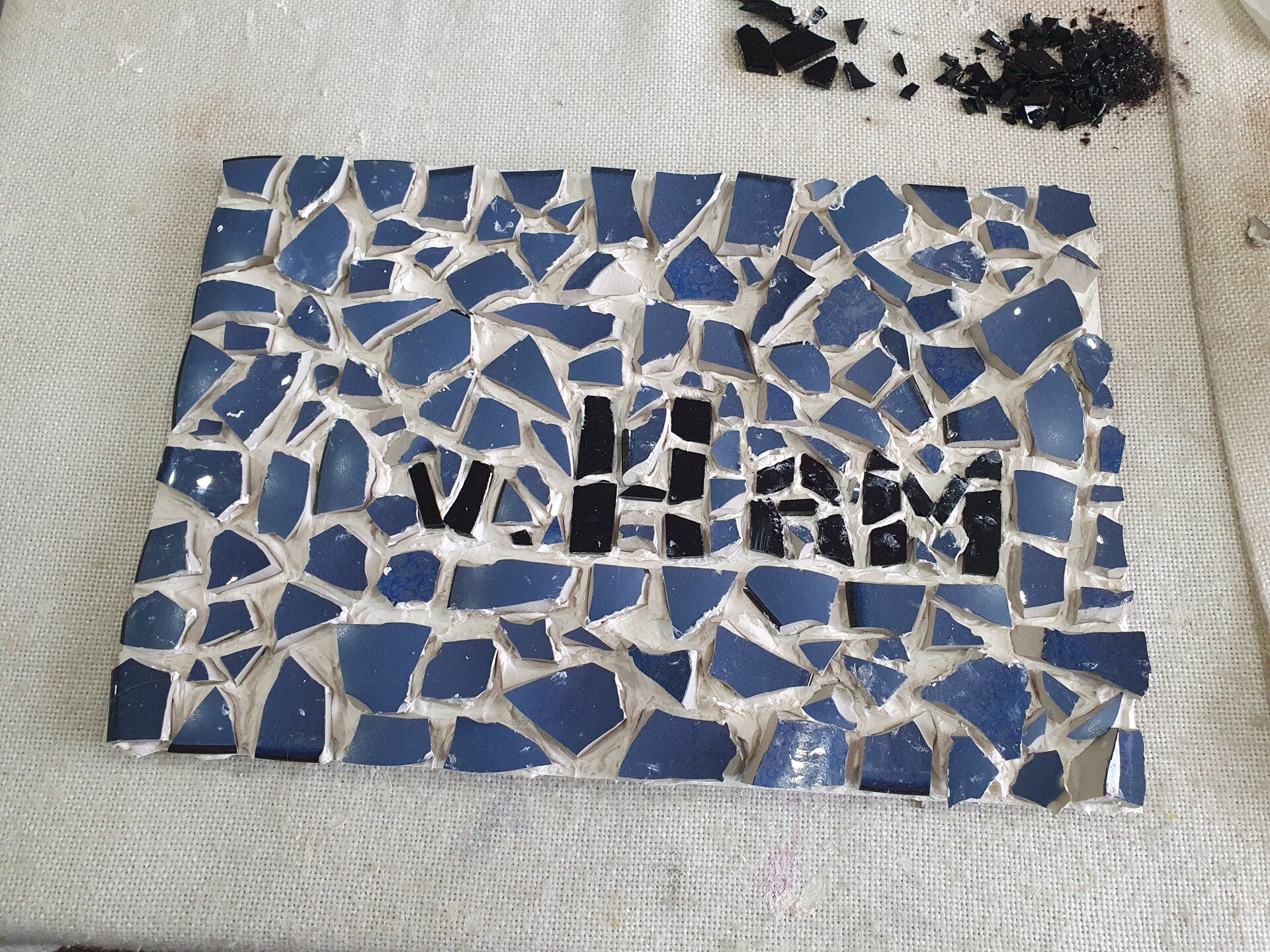 vrolijk persoon, macramé plantenhanger maken, workshop familiedag, worshop, workshop teambuilding, workshop creatief, servies beschilderen workshop, vrijgezellenavond, workshops op locatie, eierbord, dikke dames beeldjes om zelf te schilderen