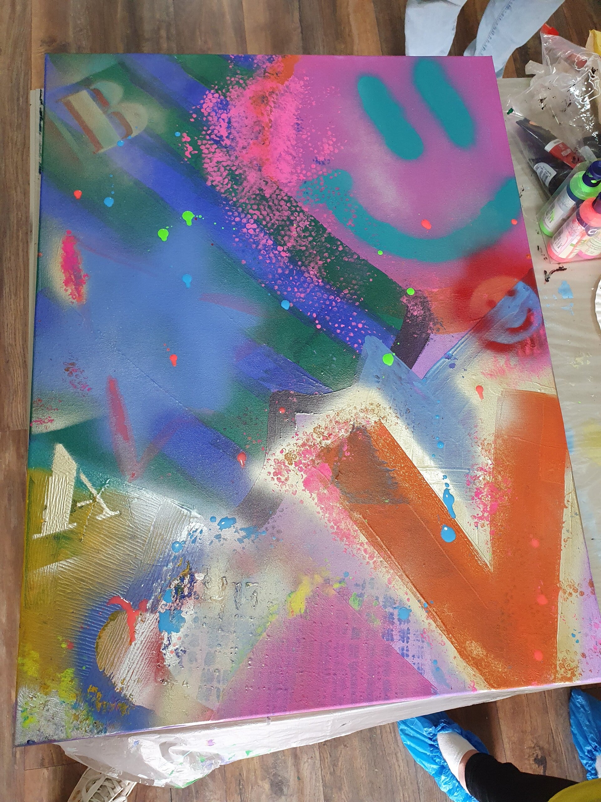 afdelingsuitje, macrame workshop, vriendinnen uitjes, beeldjes dikke dames, keramiek schilderen, taartsmaken, sieraden maken workshop, moeder dochter dag, vrolijk schilderij dikke dames, servies beschilderen, familiedag drenthe, porselein schilderen