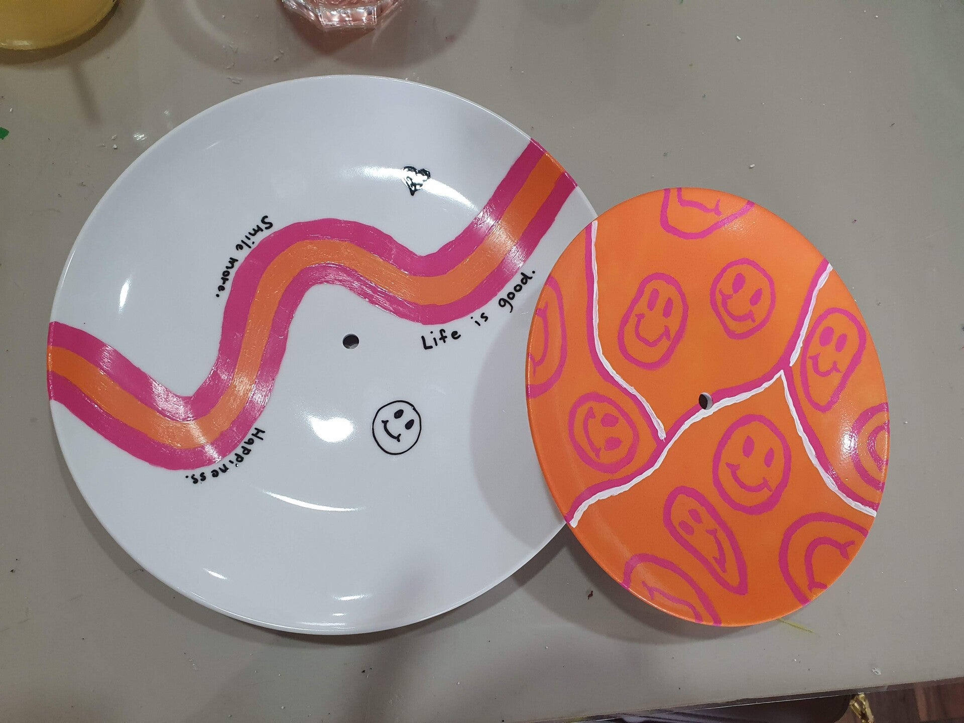 workshop, workshops, creatieve workshops, creatieve workshop, workshop drenthe, workshops drenthe, zussen uitje, dikkedamesschilderen, dikke dames schilder, workshop sieraden maken, dikke dames beeldje schilderen, workshop met vriendinnen, leuke workshops