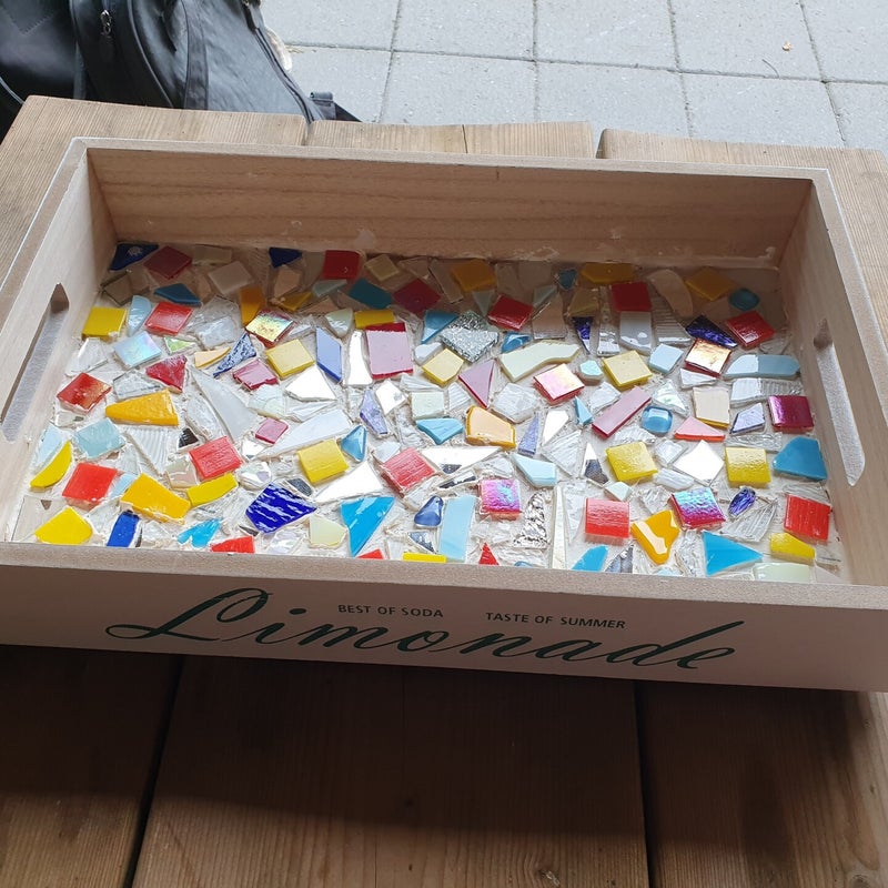 afdelingsuitje, macrame workshop, vriendinnen uitjes, beeldjes dikke dames, keramiek schilderen, taartsmaken, sieraden maken workshop, moeder dochter dag, vrolijk schilderij dikke dames, servies beschilderen, familiedag drenthe, porselein schilderen