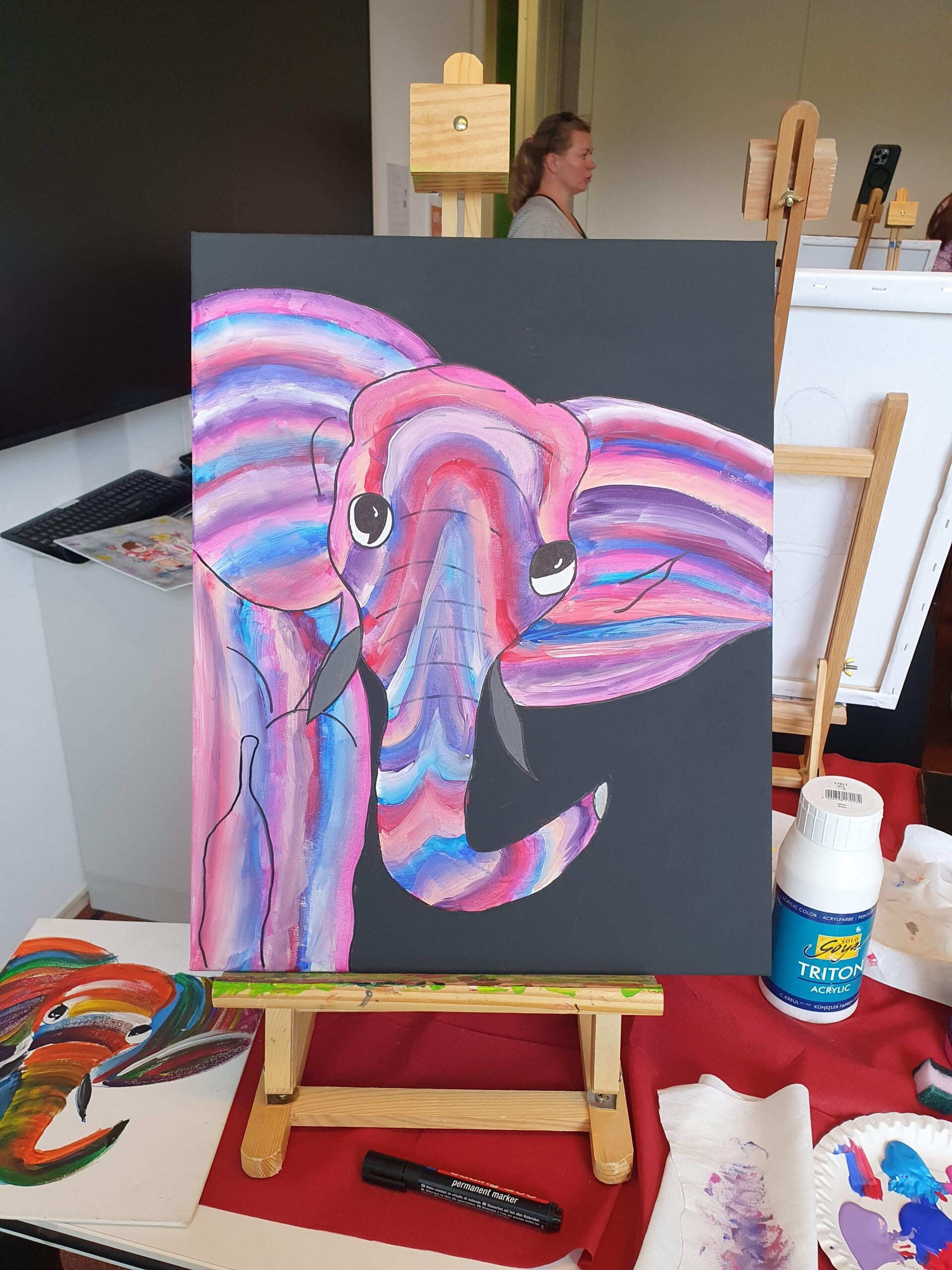 vrolijk persoon, macramé plantenhanger maken, workshop familiedag, worshop, workshop teambuilding, workshop creatief, servies beschilderen workshop, vrijgezellenavond, workshops op locatie, eierbord, dikke dames beeldjes om zelf te schilderen