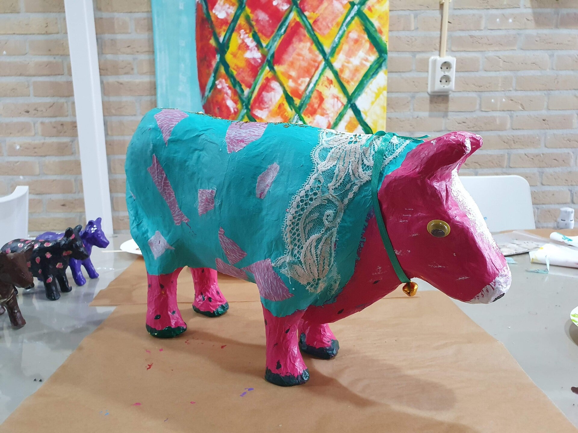 workshop, workshops, creatieve workshops, creatieve workshop, workshop drenthe, workshops drenthe, zussen uitje, dikkedamesschilderen, dikke dames schilder, workshop sieraden maken, dikke dames beeldje schilderen, workshop met vriendinnen, leuke workshops