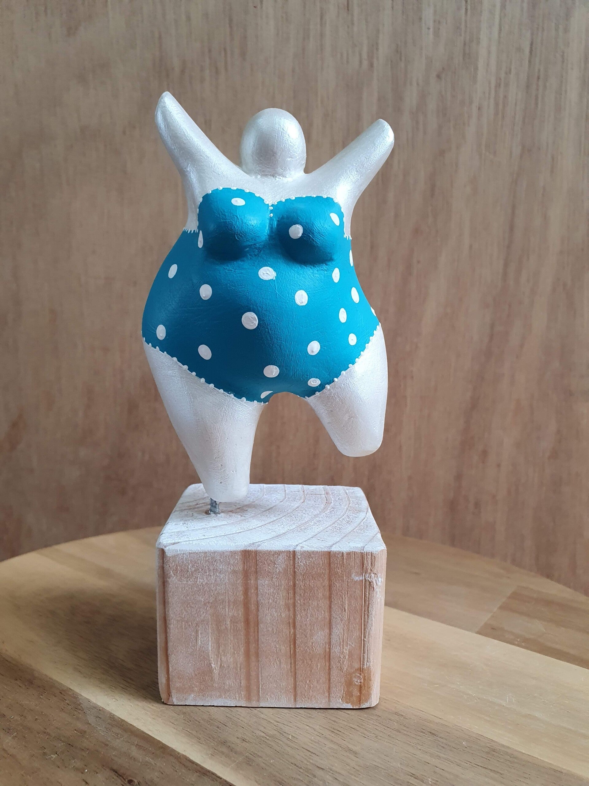 dikke dames wijn, porcelein schilderen, vriendinnenuitjes, vriendinnenuitje, servies schilderen, leuke workshop, dikke dames beeldjes schilderen, schilder voorbeelden, workshop taarten maken, dikke vrouwen schilder, dikke vrouwen schilder, workshoo 