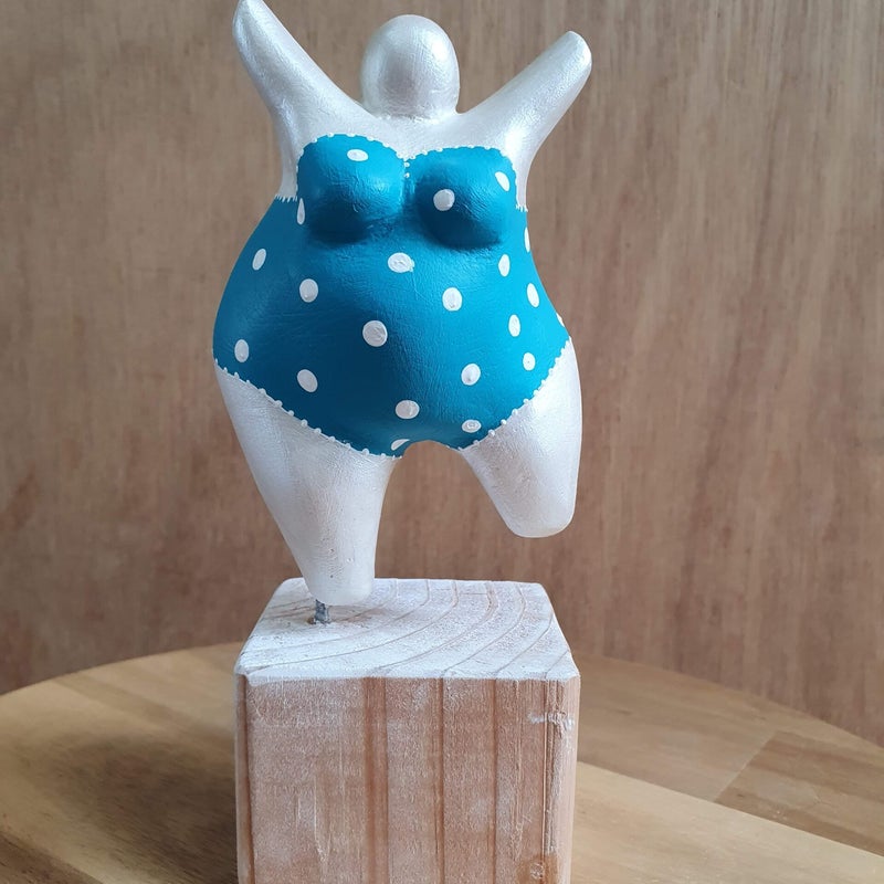 dikke dames wijn, porcelein schilderen, vriendinnenuitjes, vriendinnenuitje, servies schilderen, leuke workshop, dikke dames beeldjes schilderen, schilder voorbeelden, workshop taarten maken, dikke vrouwen schilder, dikke vrouwen schilder, workshoo