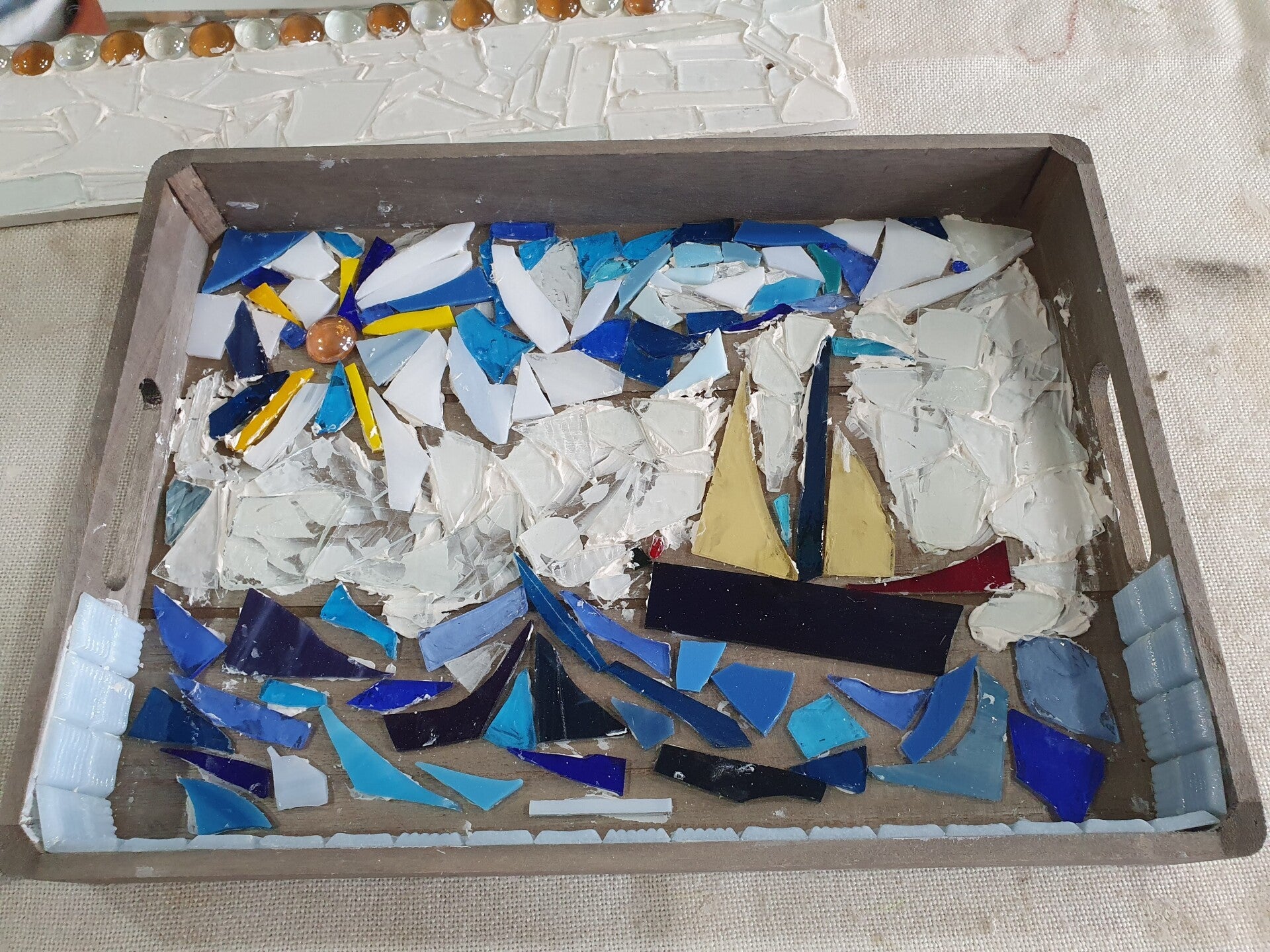 dikke dames schilderen workshop, workshop vriendinnen, mokken schilderen, sierlijke letters schrijven, vrolijkschilderij, vrolijk schilderij, vrijgezellendag, kippen schilderen, vrolijk schilderij dikke dames schilderen, cursus sieraden maken