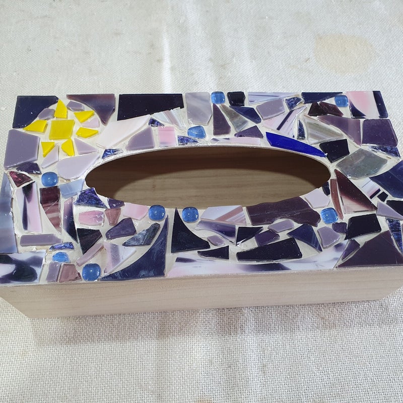 vrolijk persoon, macramé plantenhanger maken, workshop familiedag, worshop, workshop teambuilding, workshop creatief, servies beschilderen workshop, vrijgezellenavond, workshops op locatie, eierbord, dikke dames beeldjes om zelf te schilderen