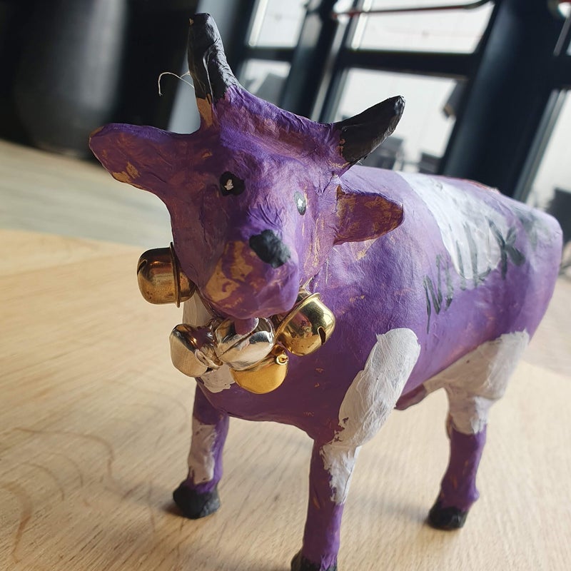 dikke dames schilderen workshop, workshop vriendinnen, mokken schilderen, sierlijke letters schrijven, vrolijkschilderij, vrolijk schilderij, vrijgezellendag, kippen schilderen, vrolijk schilderij dikke dames schilderen, cursus sieraden maken