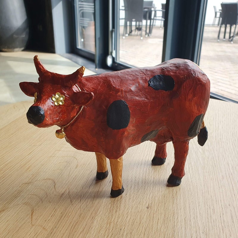 dikke dames schilderen workshop, workshop vriendinnen, mokken schilderen, sierlijke letters schrijven, vrolijkschilderij, vrolijk schilderij, vrijgezellendag, kippen schilderen, vrolijk schilderij dikke dames schilderen, cursus sieraden maken