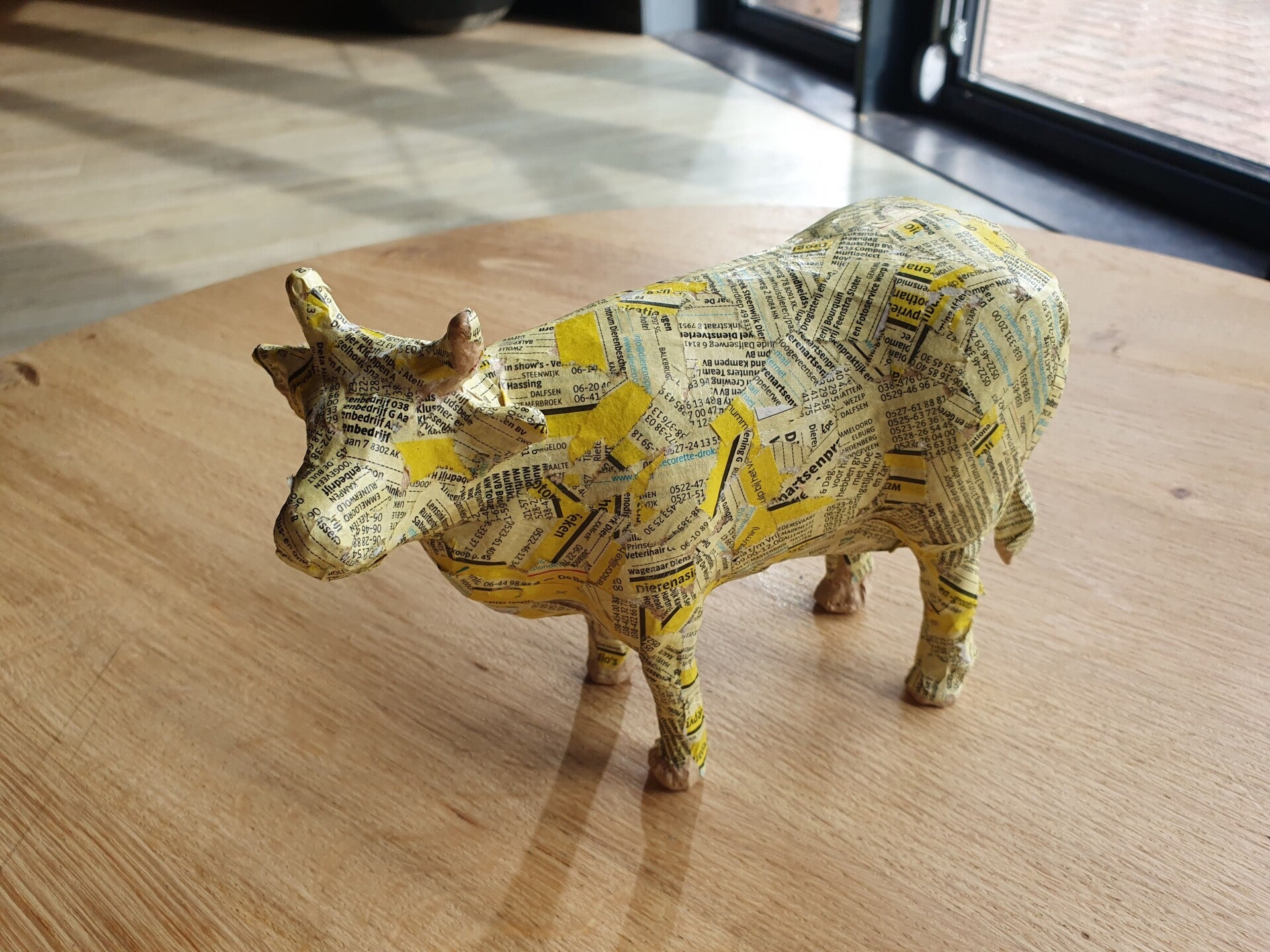 dikke dames schilderen workshop, workshop vriendinnen, mokken schilderen, sierlijke letters schrijven, vrolijkschilderij, vrolijk schilderij, vrijgezellendag, kippen schilderen, vrolijk schilderij dikke dames schilderen, cursus sieraden maken