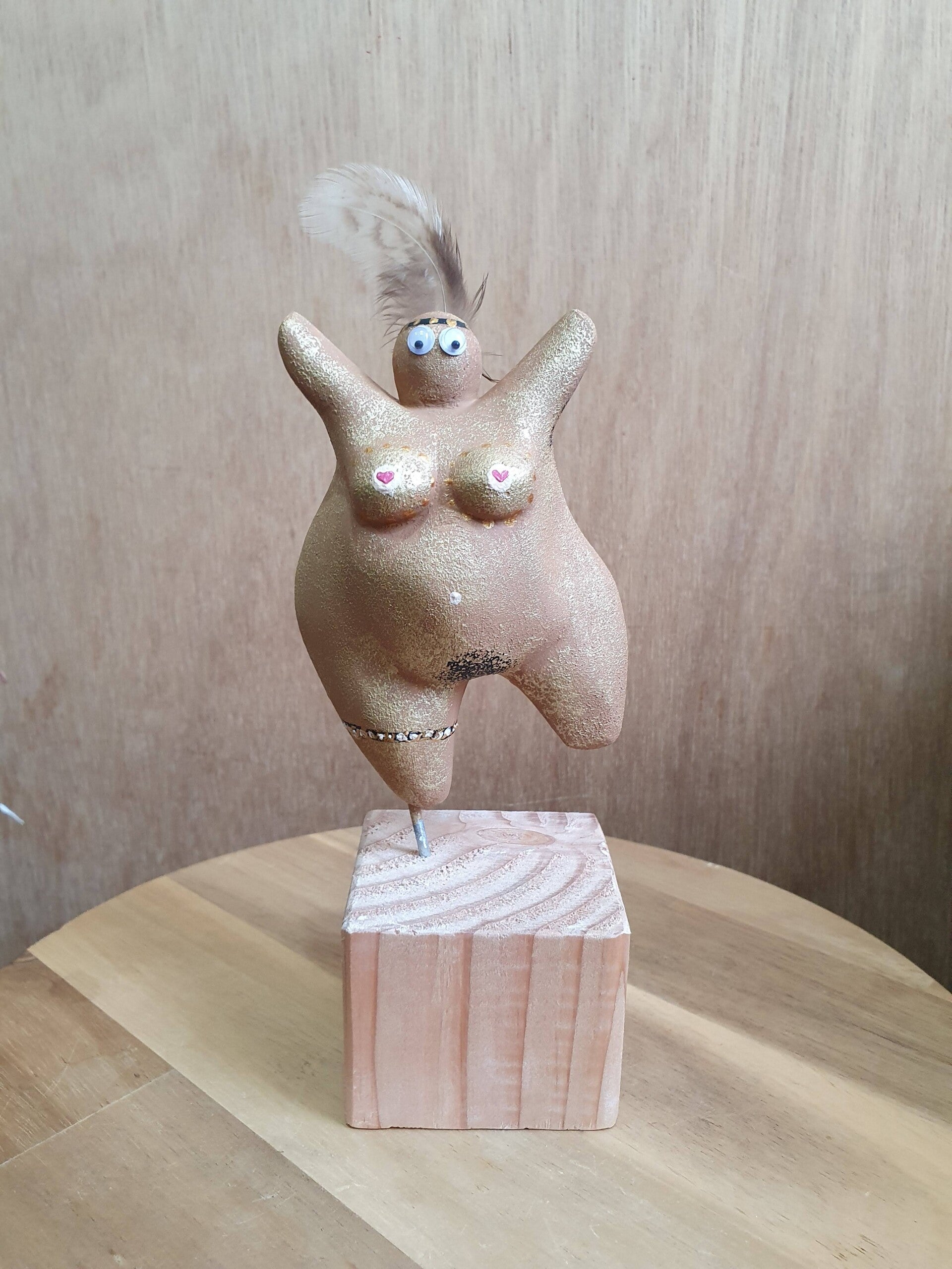 workshop, workshops, creatieve workshops, creatieve workshop, workshop drenthe, workshops drenthe, zussen uitje, dikkedamesschilderen, dikke dames schilder, workshop sieraden maken, dikke dames beeldje schilderen, workshop met vriendinnen, leuke workshops