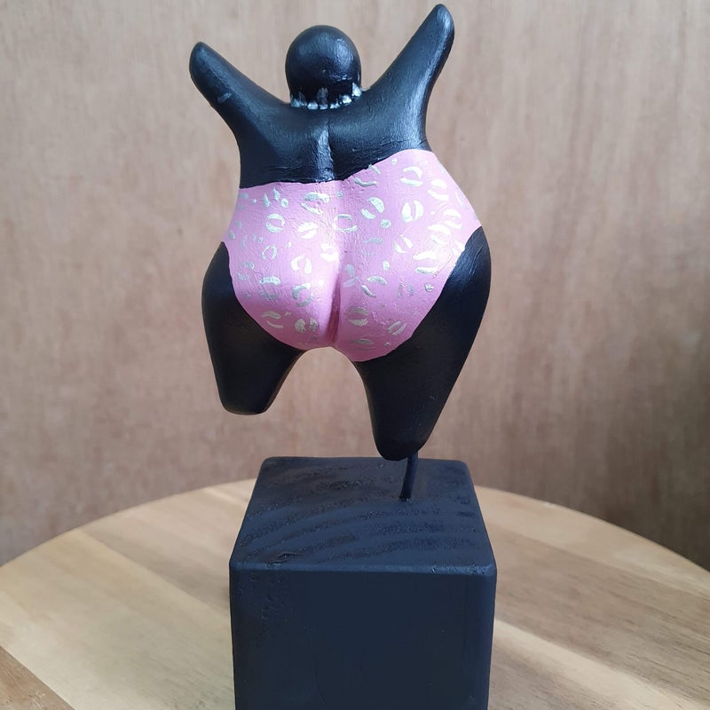 workshop, workshops, creatieve workshops, creatieve workshop, workshop drenthe, workshops drenthe, zussen uitje, dikkedamesschilderen, dikke dames schilder, workshop sieraden maken, dikke dames beeldje schilderen, workshop met vriendinnen, leuke workshops