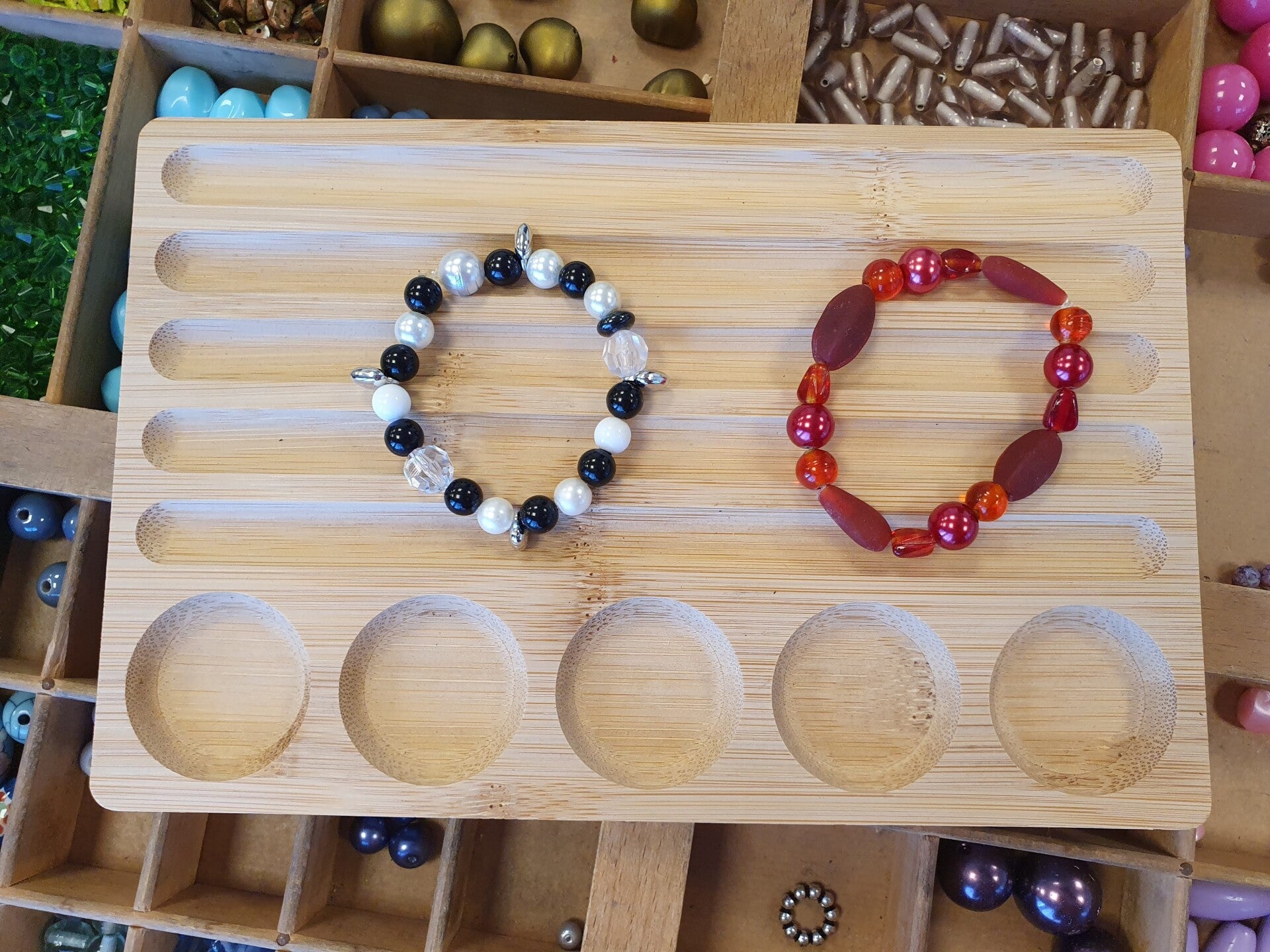 workshop, workshops, creatieve workshops, creatieve workshop, workshop drenthe, workshops drenthe, zussen uitje, dikkedamesschilderen, dikke dames schilder, workshop sieraden maken, dikke dames beeldje schilderen, workshop met vriendinnen, leuke workshops