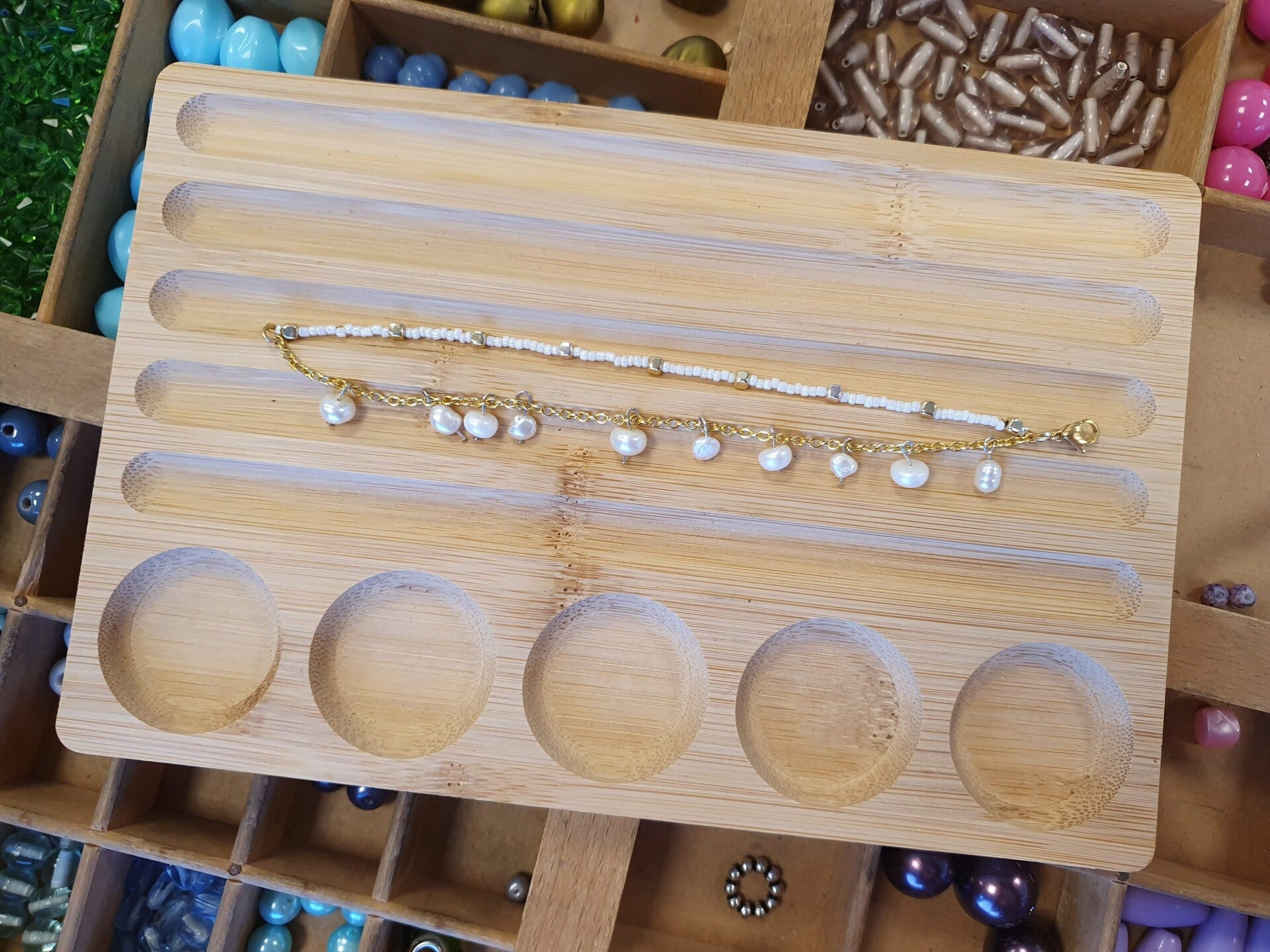 workshop, workshops, creatieve workshops, creatieve workshop, workshop drenthe, workshops drenthe, zussen uitje, dikkedamesschilderen, dikke dames schilder, workshop sieraden maken, dikke dames beeldje schilderen, workshop met vriendinnen, leuke workshops