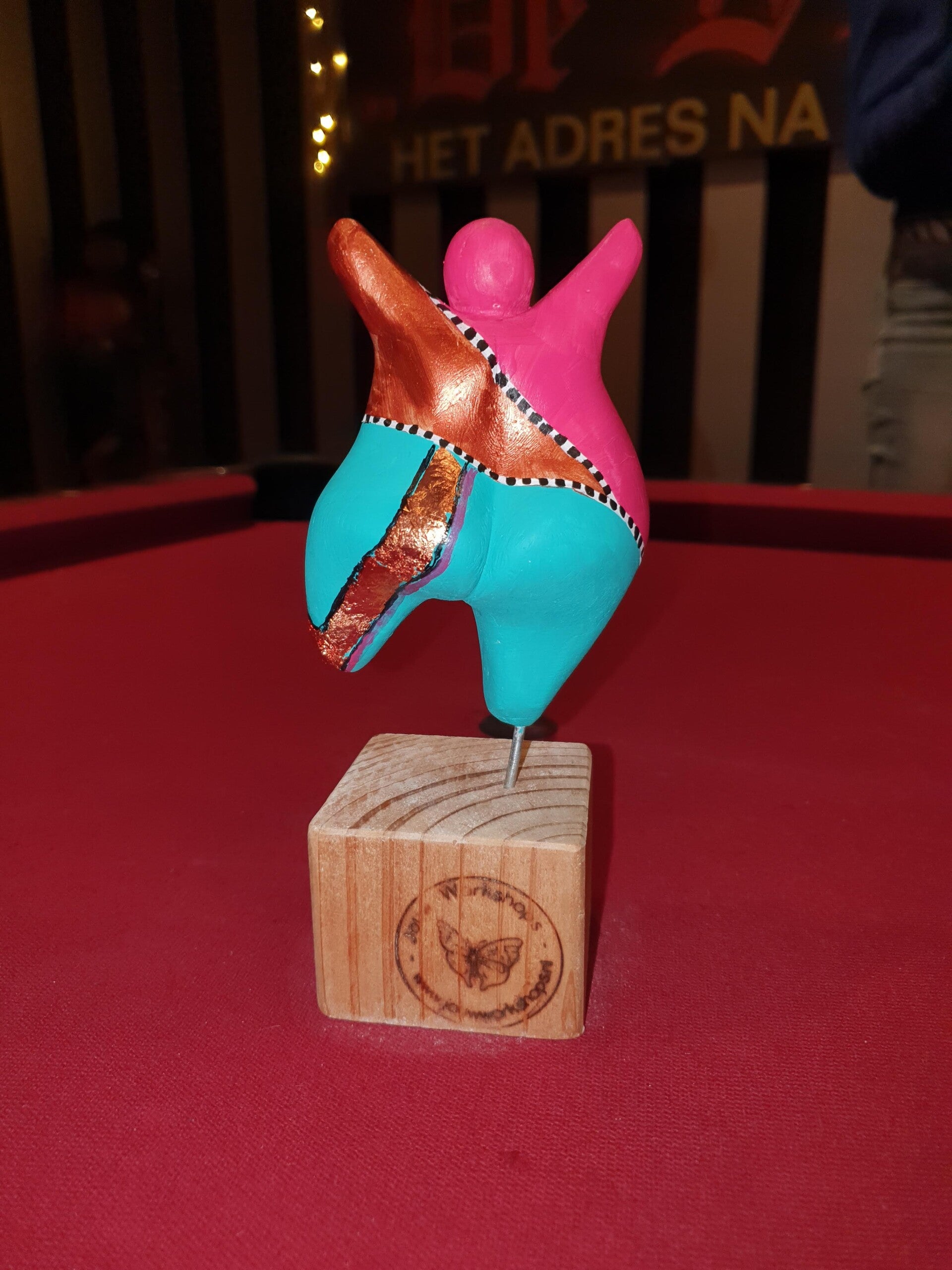 vrolijk persoon, macramé plantenhanger maken, workshop familiedag, worshop, workshop teambuilding, workshop creatief, servies beschilderen workshop, vrijgezellenavond, workshops op locatie, eierbord, dikke dames beeldjes om zelf te schilderen