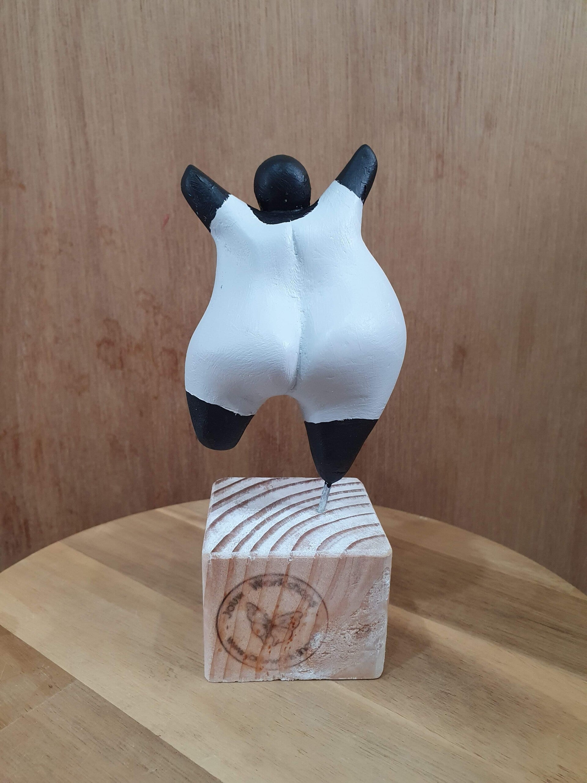 vrolijk persoon, macramé plantenhanger maken, workshop familiedag, worshop, workshop teambuilding, workshop creatief, servies beschilderen workshop, vrijgezellenavond, workshops op locatie, eierbord, dikke dames beeldjes om zelf te schilderen