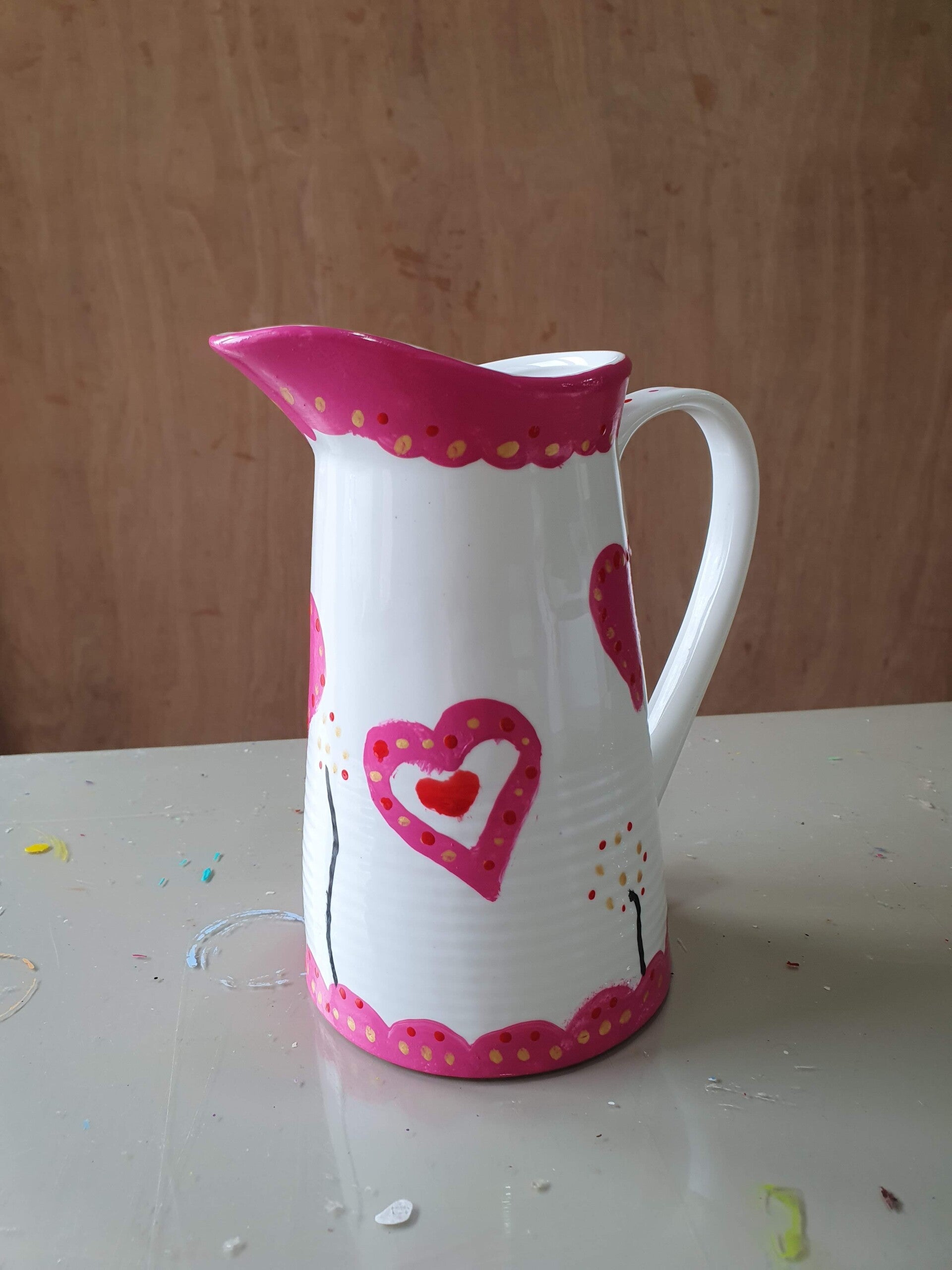 dikke dames wijn, porcelein schilderen, vriendinnenuitjes, vriendinnenuitje, servies schilderen, leuke workshop, dikke dames beeldjes schilderen, schilder voorbeelden, workshop piemel pimpen, dikke vrouwen schilderen, dikke vrouwen schilder, workshoo 