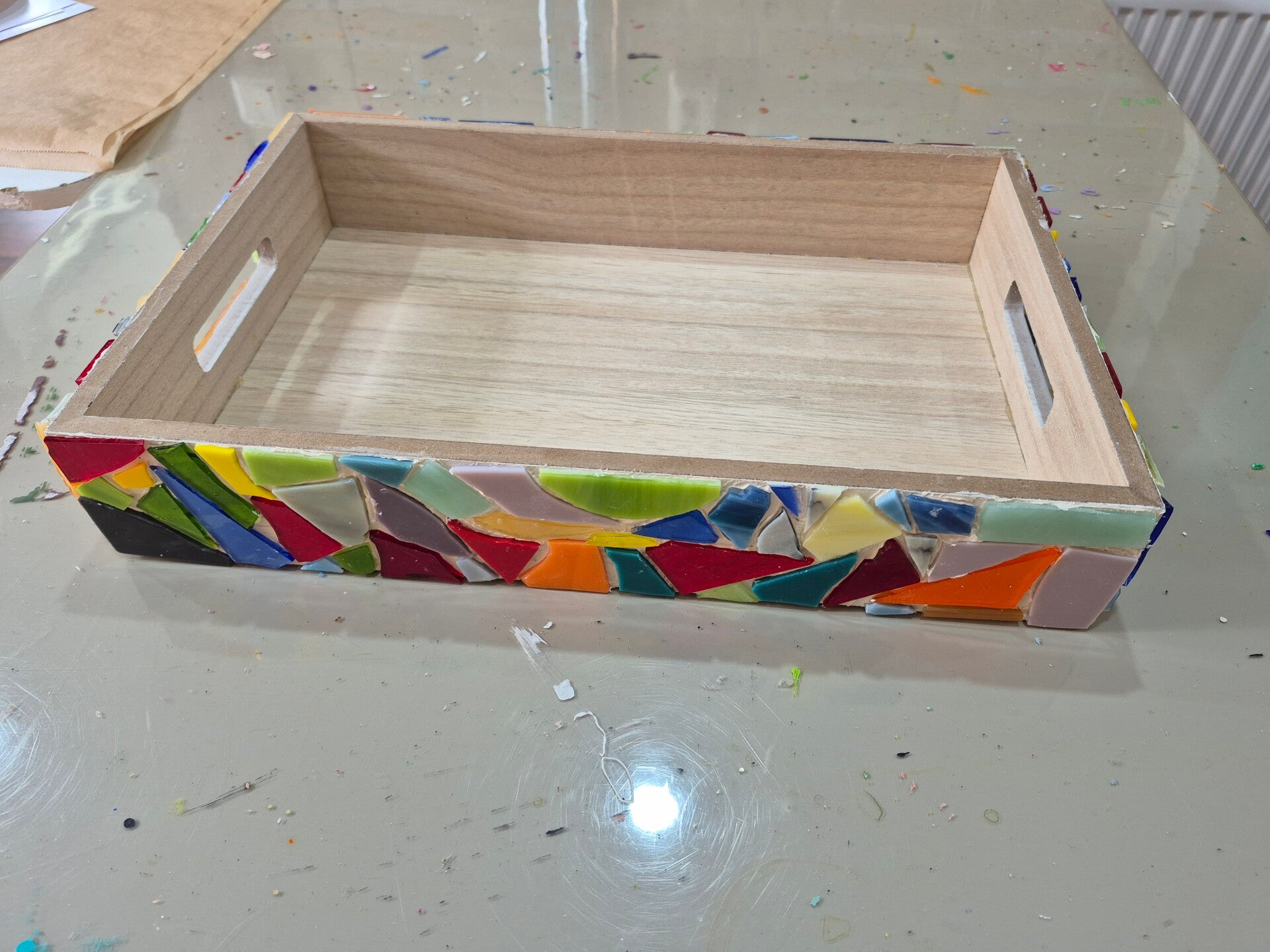 afdelingsuitje, macrame workshop, vriendinnen uitjes, beeldjes dikke dames, keramiek schilderen, kip pimpen, sieraden maken workshop, moeder dochter dag, vrolijk schilderij dikke dames, servies beschilderen, familiedag drenthe, porselein schilderen