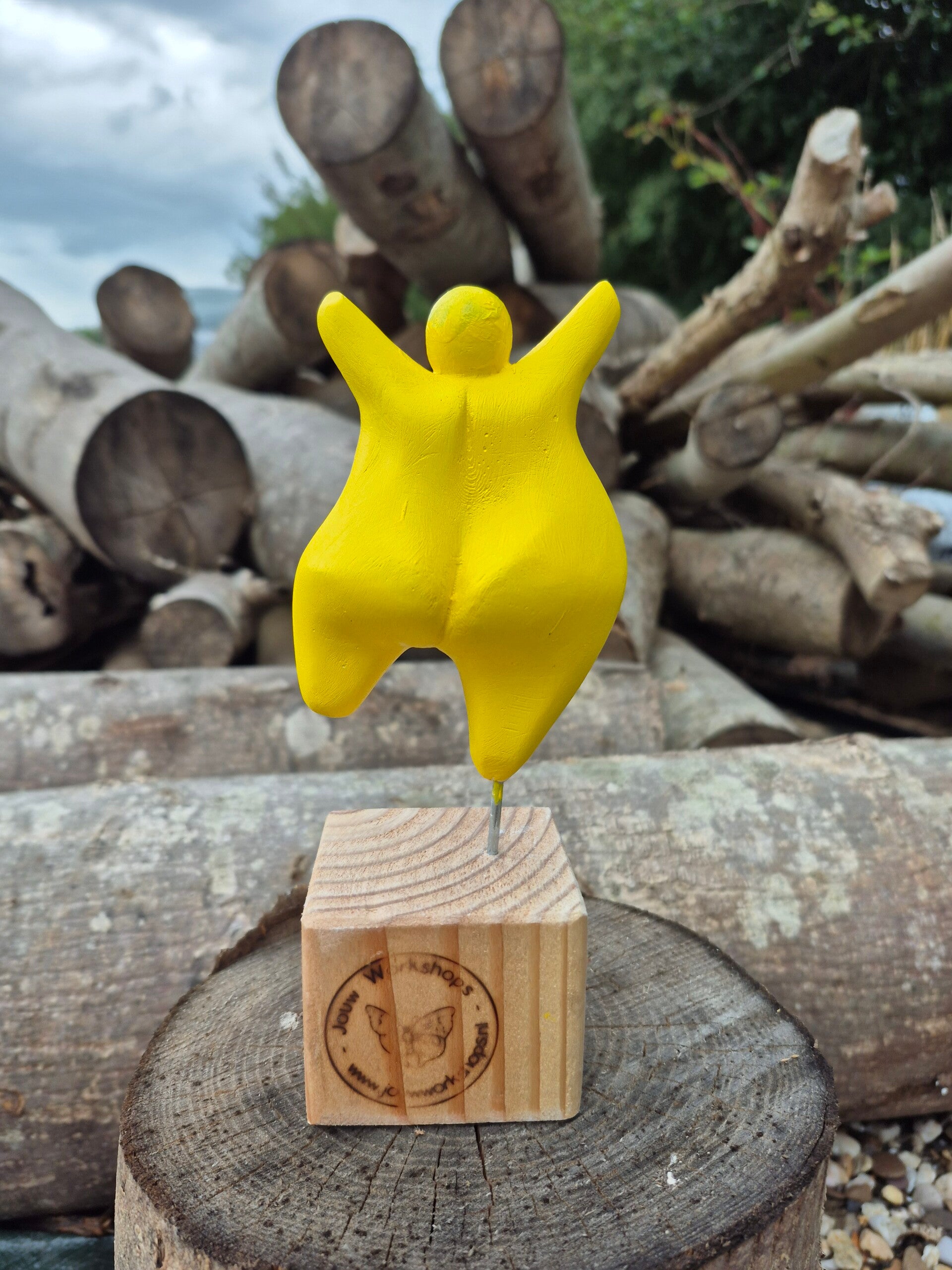 afdelingsuitje, macrame workshop, vriendinnen uitjes, beeldjes dikke dames, keramiek schilderen, kip pimpen, sieraden maken workshop, moeder dochter dag, vrolijk schilderij dikke dames, servies beschilderen, familiedag drenthe, porselein schilderen