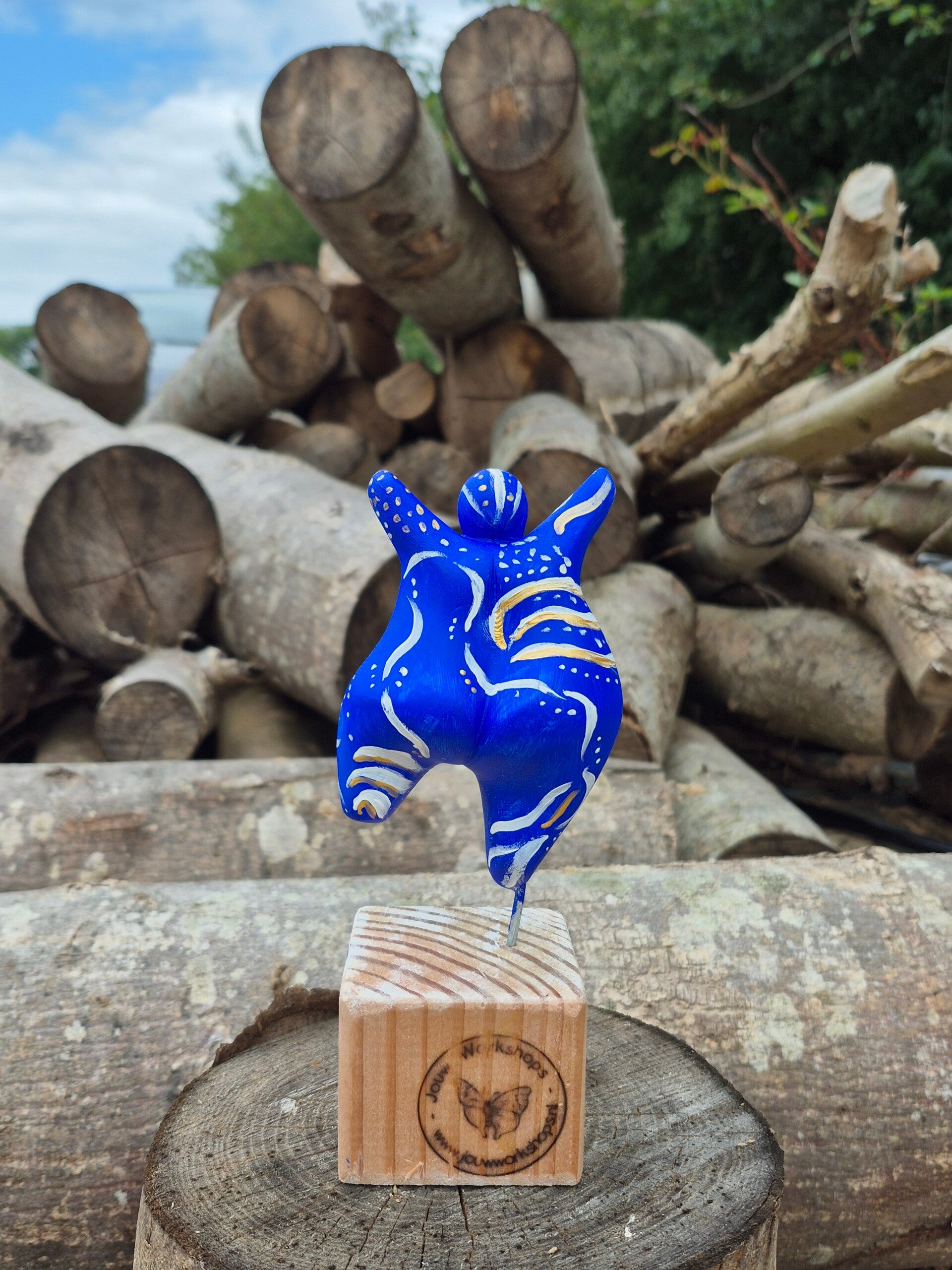 dikke dames schilderen workshop, workshop vriendinnen, mokken schilderen, sierlijke letters schrijven, vrolijkschilderij, vrolijk schilderij, vrijgezellendag, kippen schilderen, vrolijk schilderij dikke dames schilderen, cursus sieraden maken