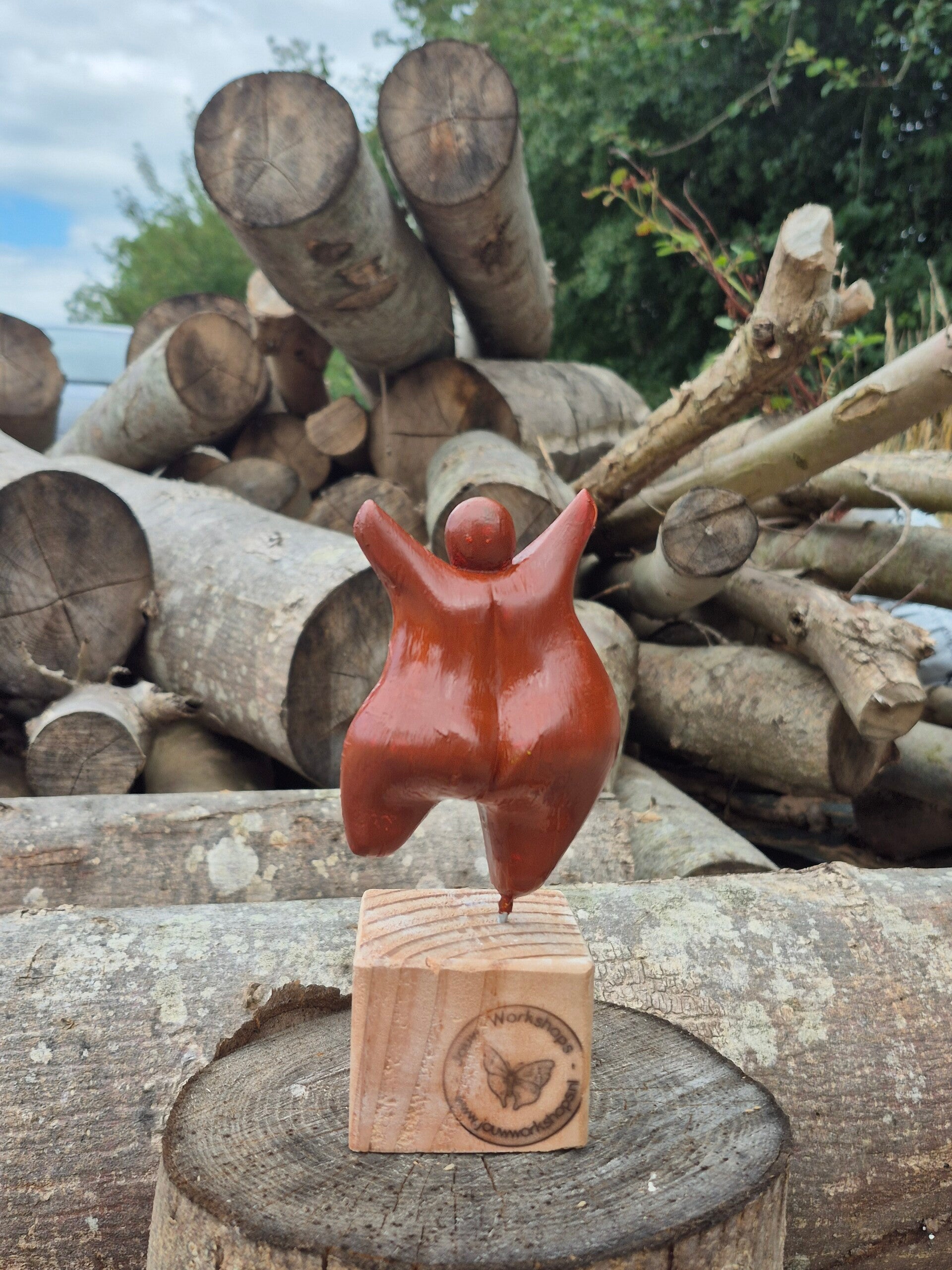 dikke dames schilderen workshop, workshop vriendinnen, mokken schilderen, sierlijke letters schrijven, vrolijkschilderij, vrolijk schilderij, vrijgezellendag, kippen schilderen, vrolijk schilderij dikke dames schilderen, cursus sieraden maken