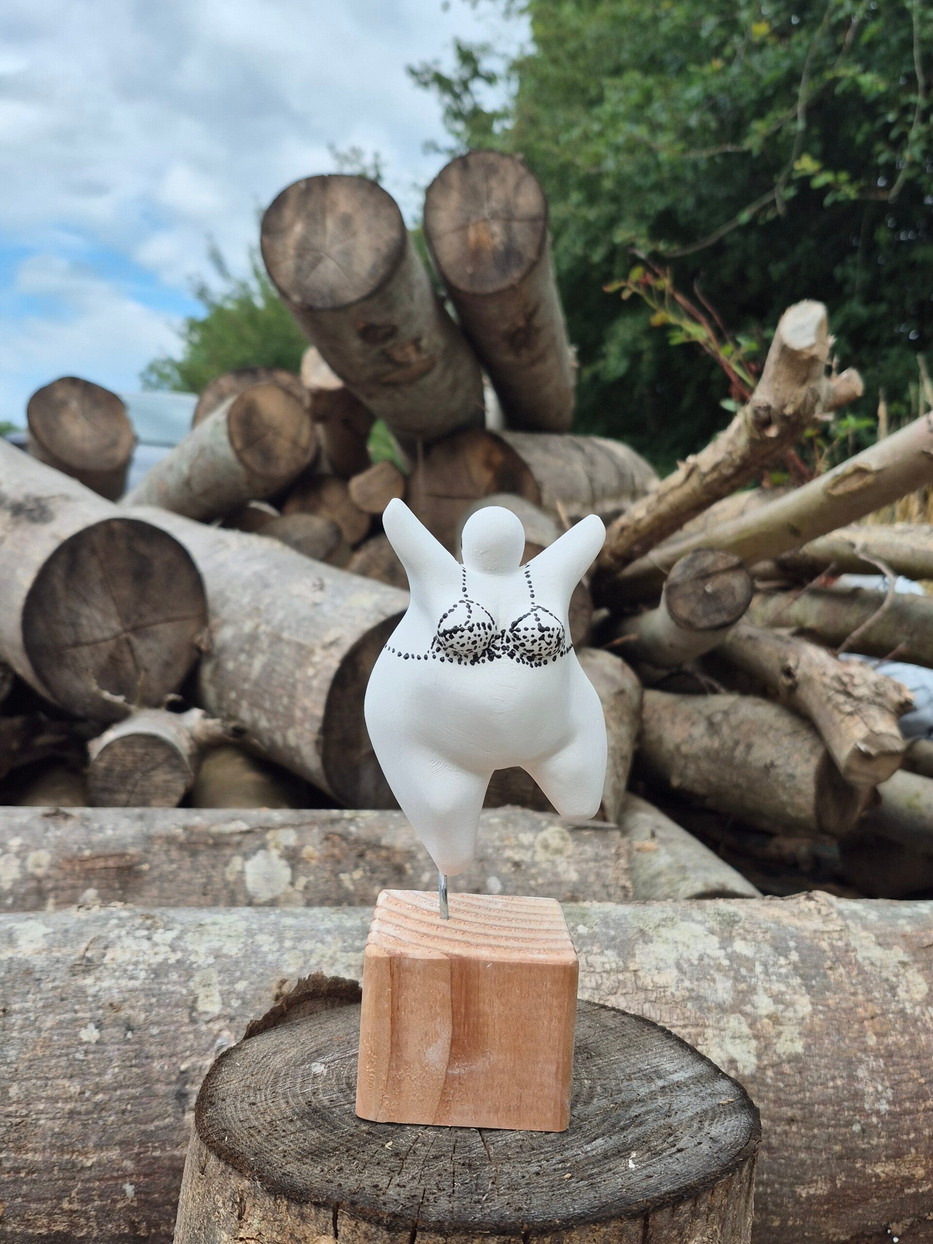 workshop, plantenhanger maken, dikke dames beeldjes, workshop dikke dames schilderen, keramiek schilderen workshop, sieraden workshop, cursus sieraden, theepot schilderen, workshop 6 letters, vriendinnen workshop, voorbeelden dikke dames schilderen