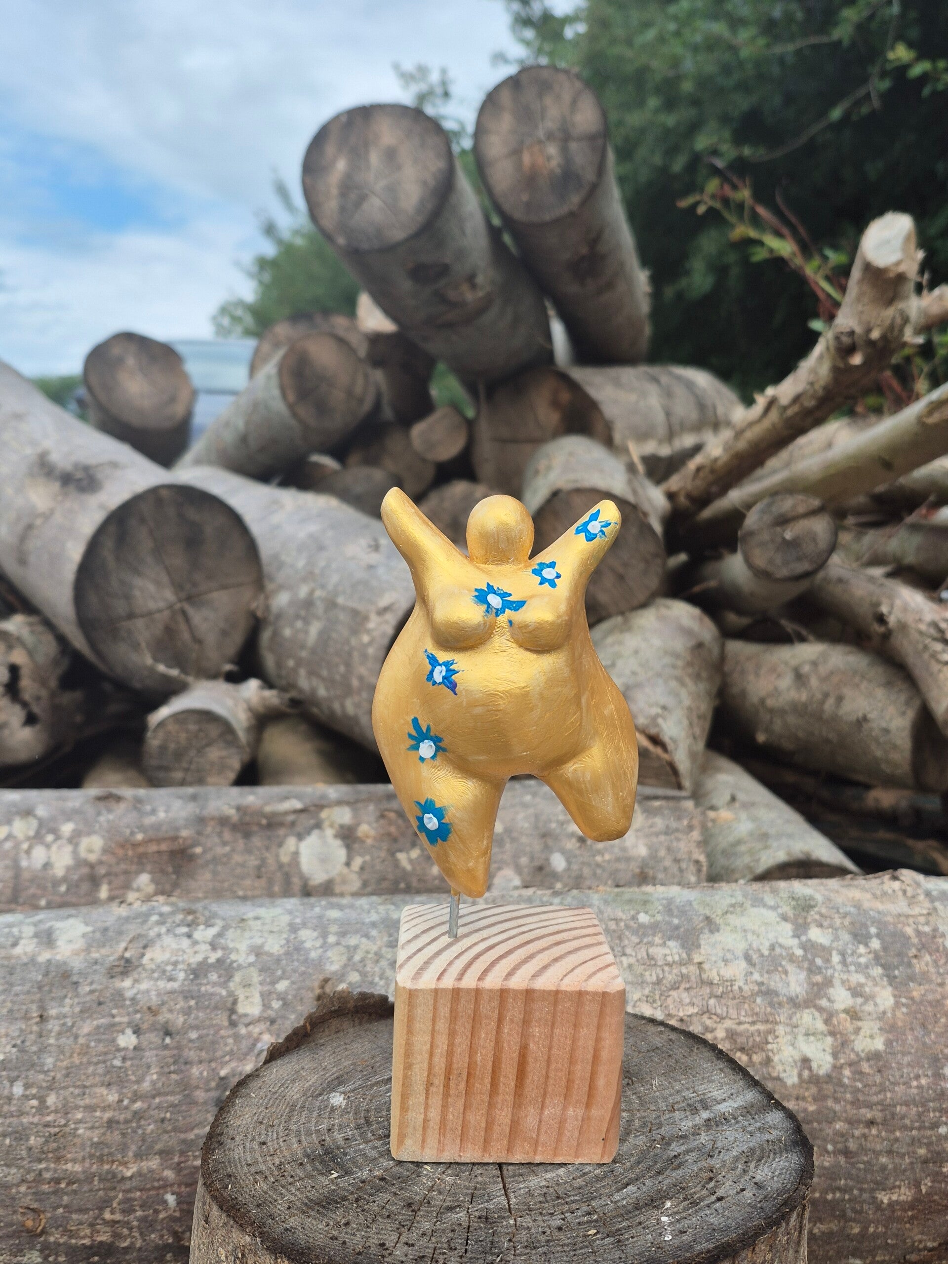 vrolijke koeien schilderijen, workshops creatief, cocodama, schilderen voor beginners voorbeelden, dikke dames schilderen, vrolijke schilderijen, workshop mozaieken, schilderen voorbeelden, beeldjes schilderen, workshop sieraden maken 2 personen