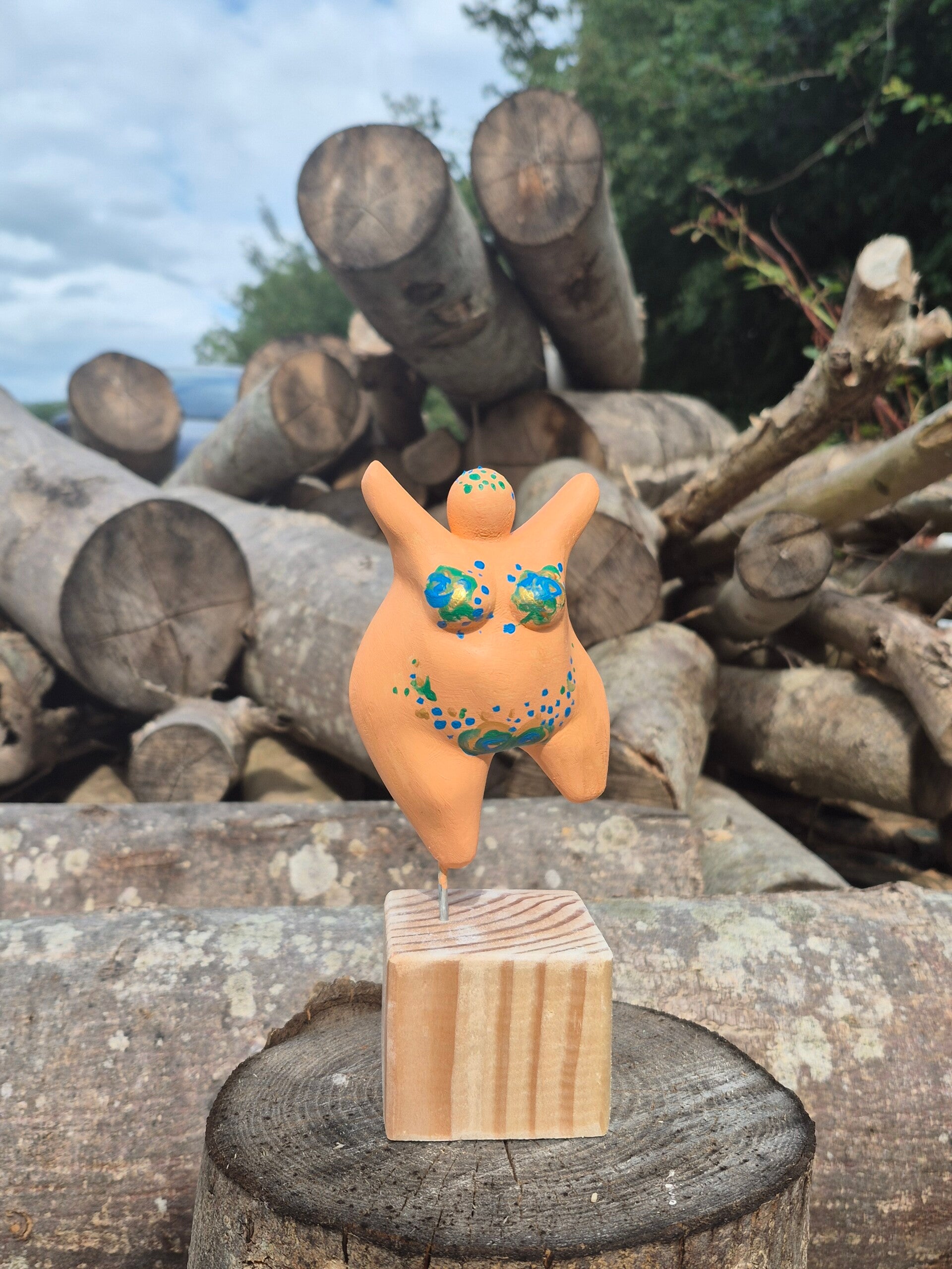 vrolijke koeien schilderijen, workshops creatief, cocodama, schilderen voor beginners voorbeelden, dikke dames schilderen, vrolijke schilderijen, workshop mozaieken, schilderen voorbeelden, beeldjes schilderen, workshop sieraden maken 2 personen