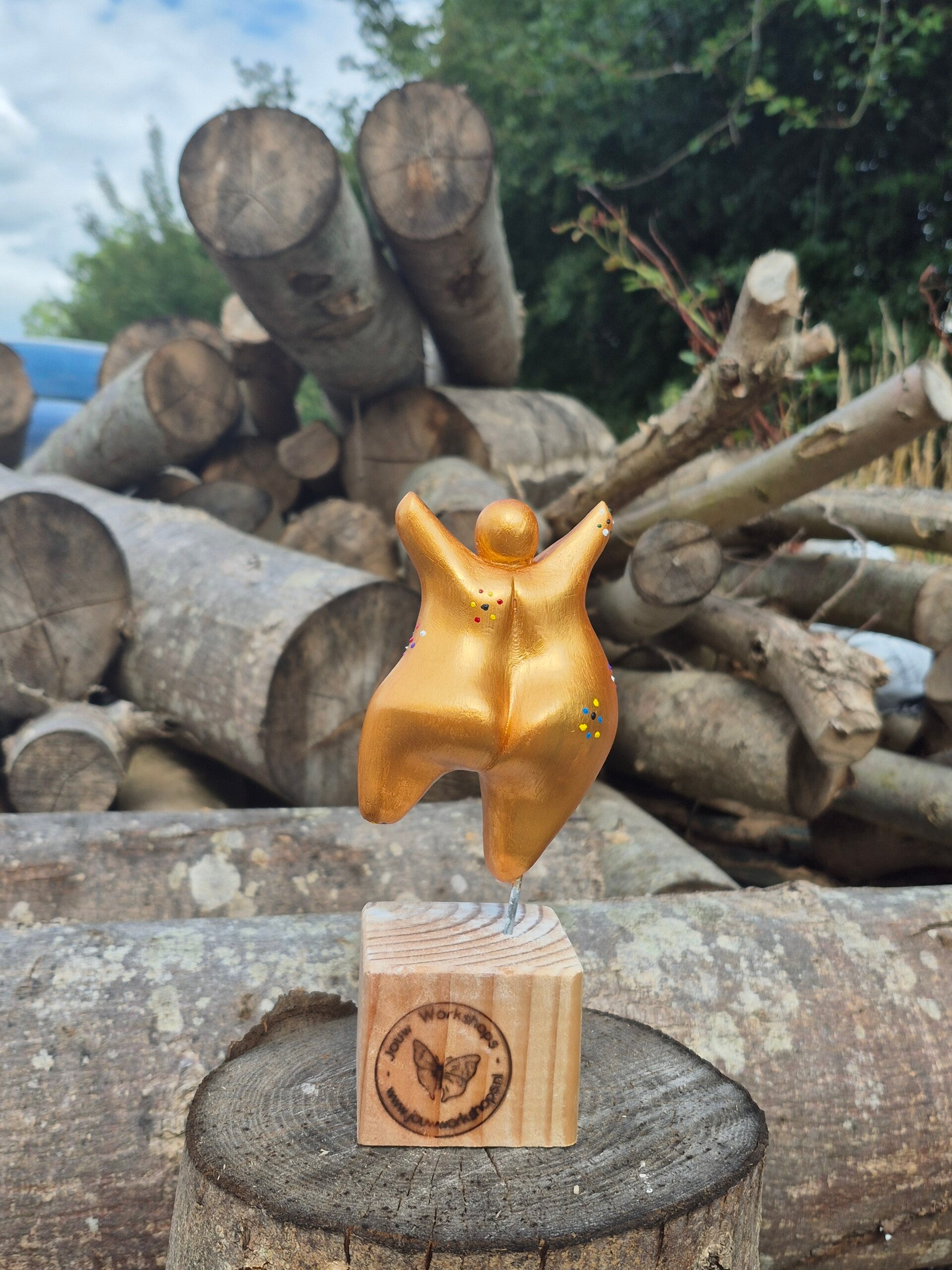 vrolijke koeien schilderijen, workshops creatief, cocodama, schilderen voor beginners voorbeelden, dikke dames schilderen, vrolijke schilderijen, workshop mozaieken, schilderen voorbeelden, beeldjes schilderen, workshop sieraden maken 2 personen