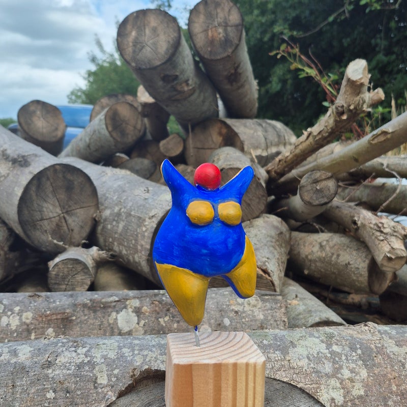 dikke dames wijn, porcelein schilderen, vriendinnenuitjes, vriendinnenuitje, servies schilderen, leuke workshop, dikke dames beeldjes schilderen, schilder voorbeelden, workshop piemel pimpen, dikke vrouwen schilderen, dikke vrouwen schilder, workshoo